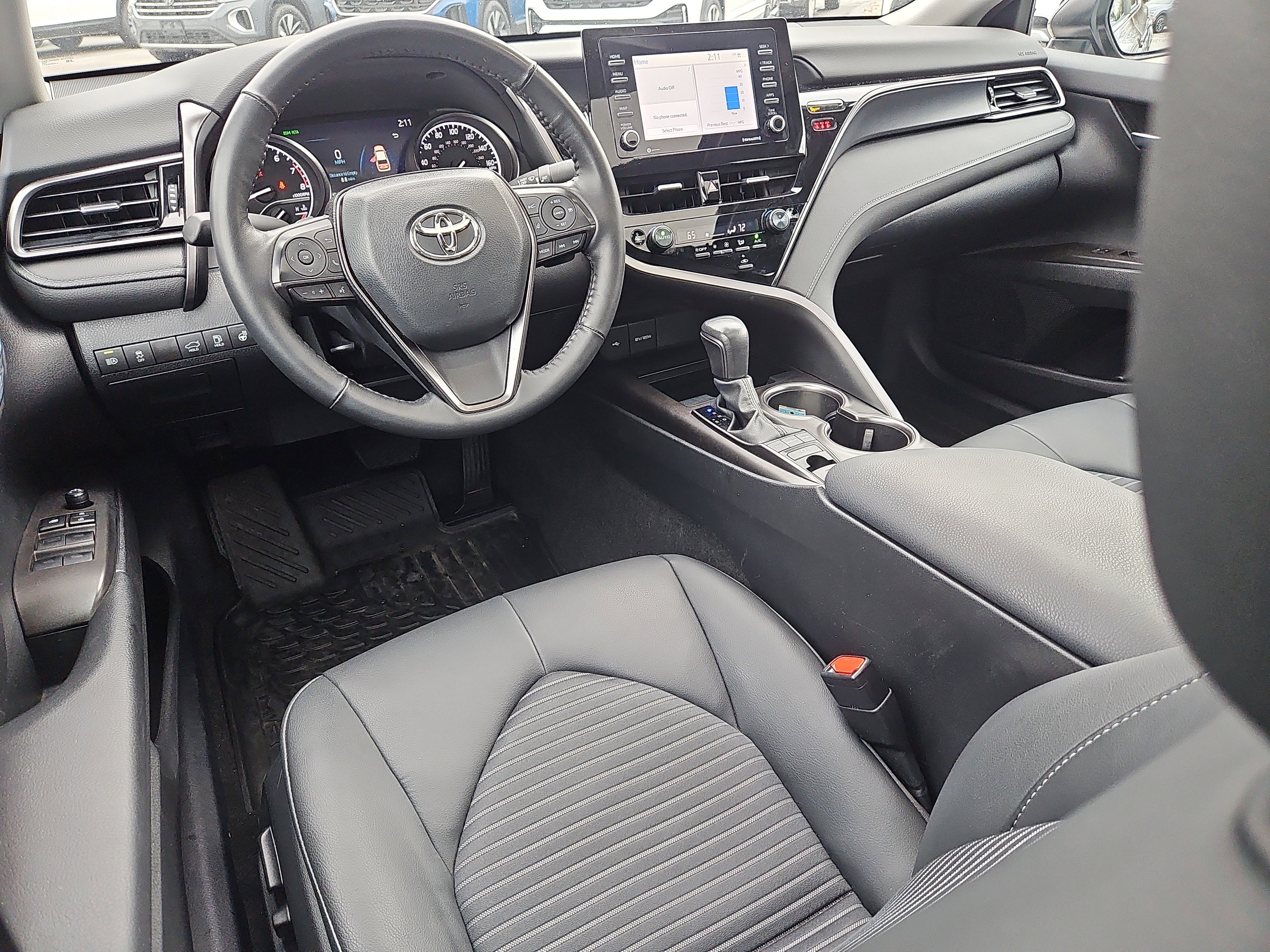 Used 2024 Toyota Camry SE image 3