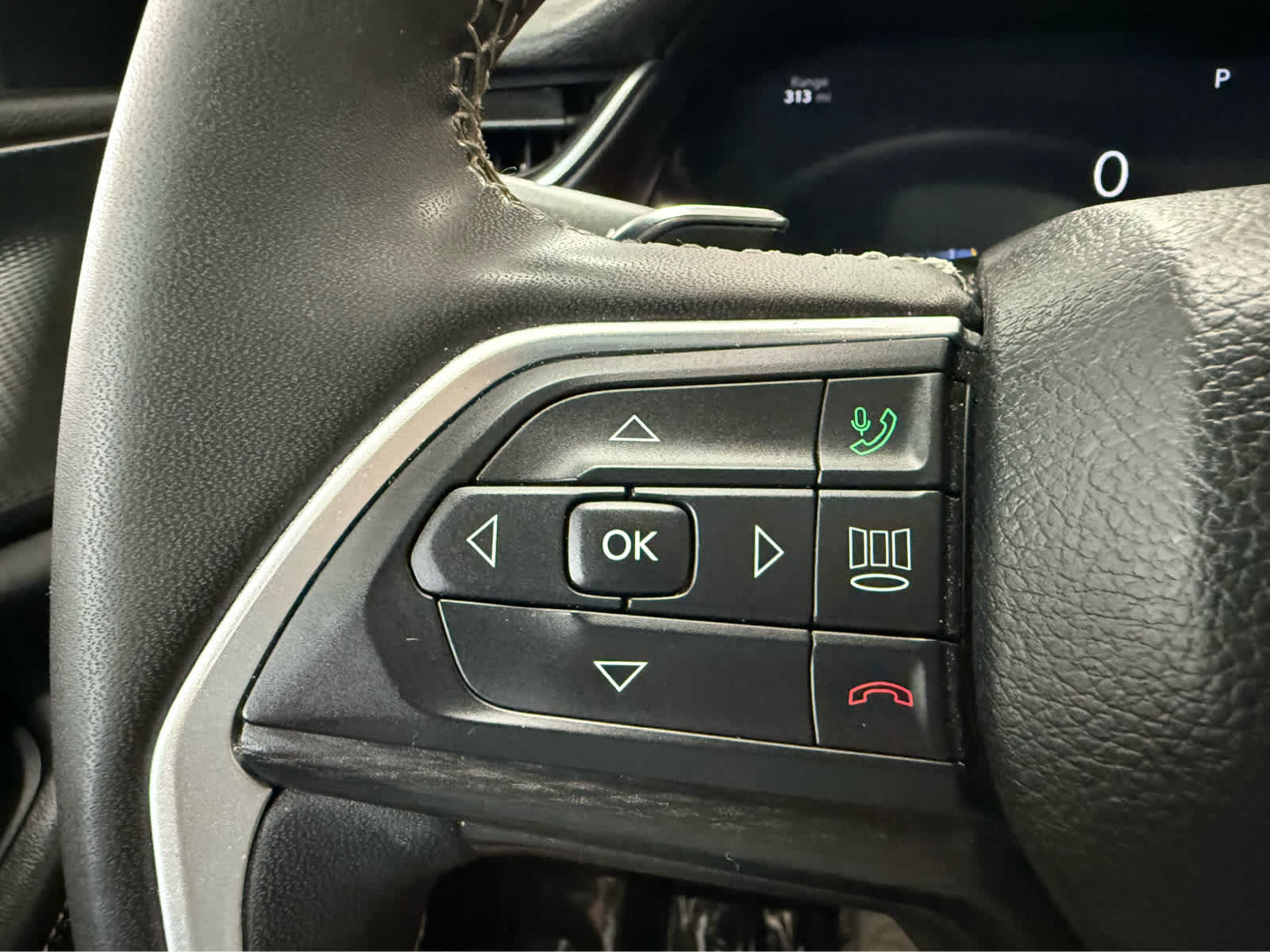 Used 2023 Jeep Grand Cherokee L Laredo AWD/4WD image 13