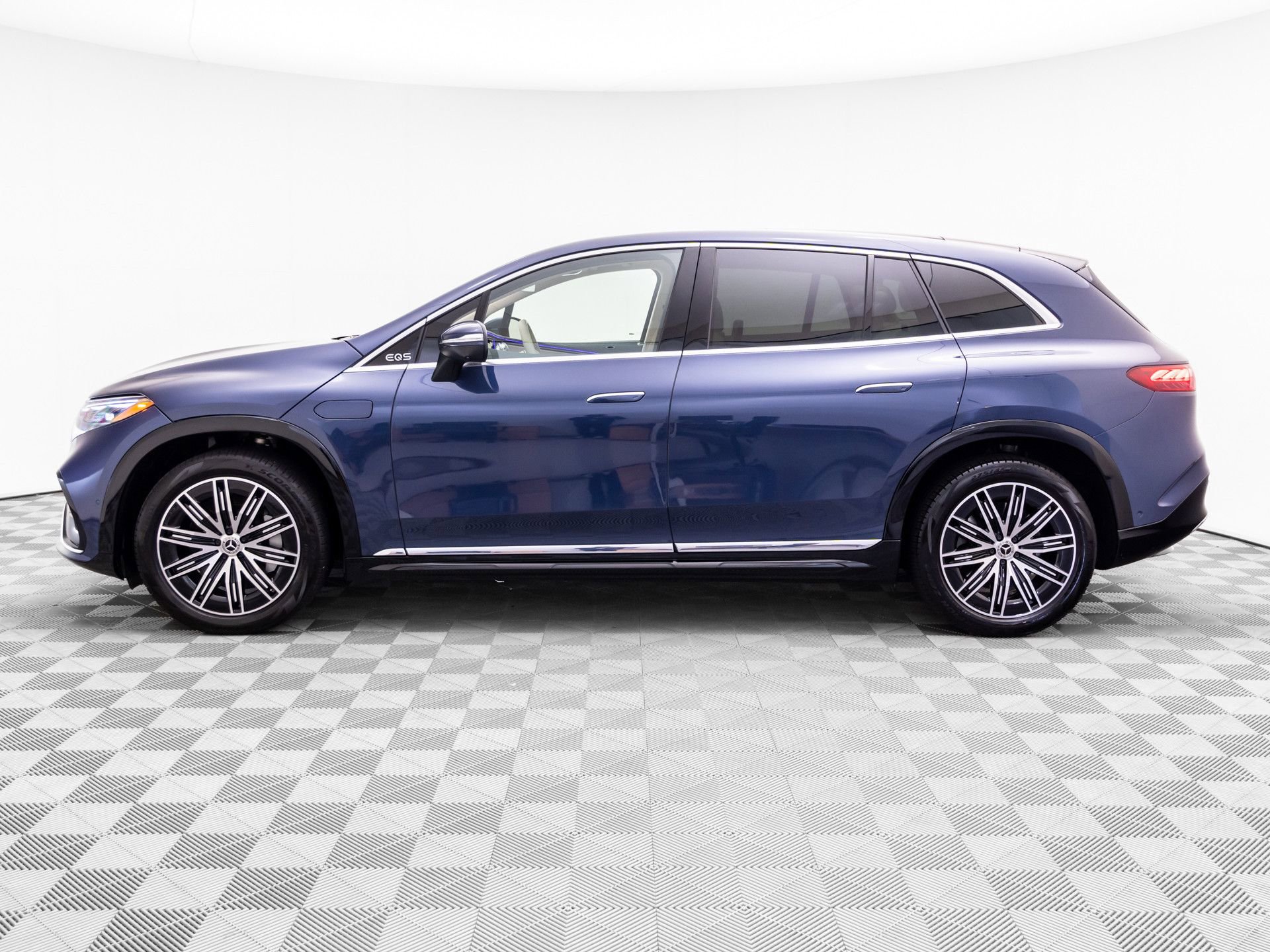 Used 2023 Mercedes-Benz EQS 580 4MATIC SUV video 2