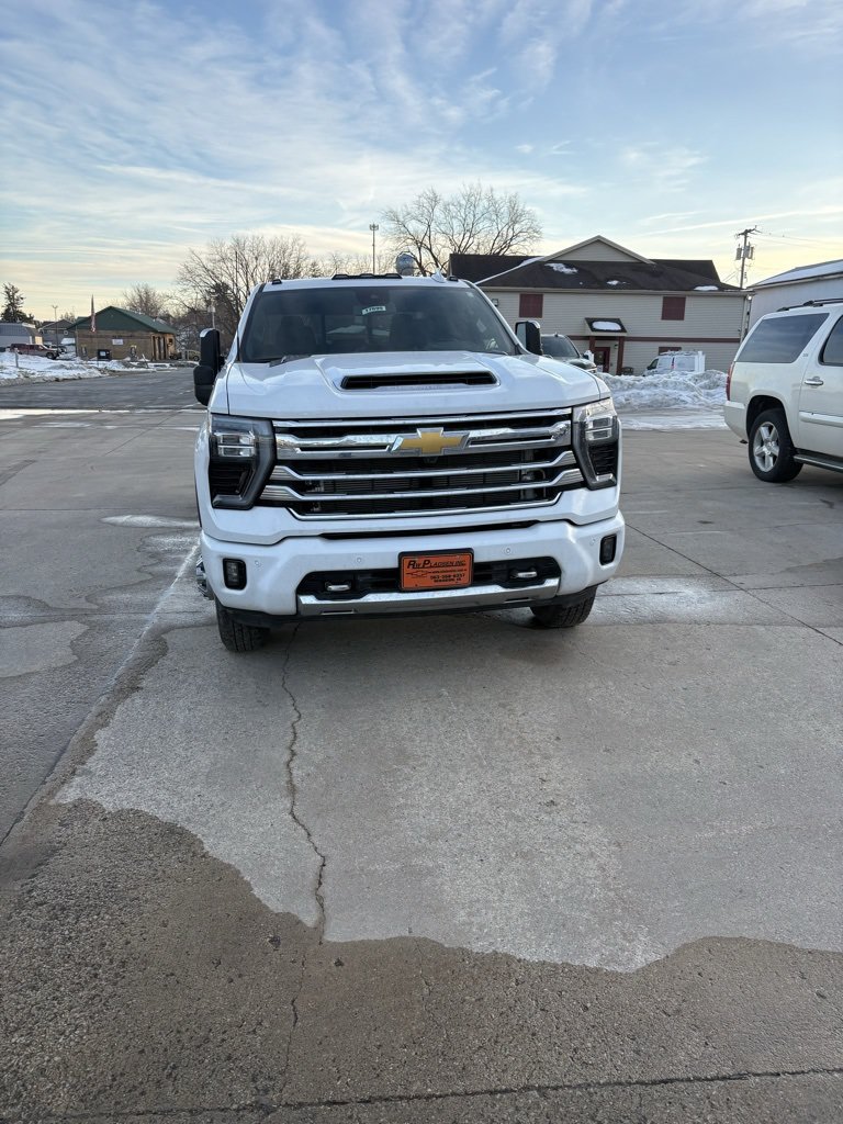 Used 2025 Chevrolet Silverado 3500 High Country AWD/4WD image 2