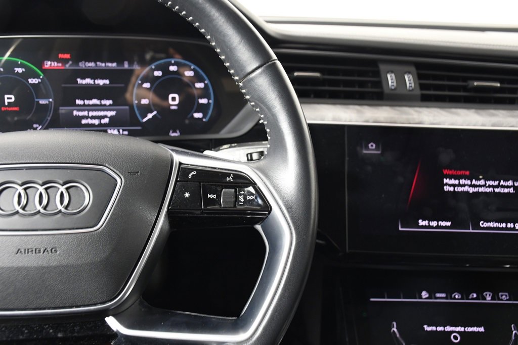 Used 2021 Audi e-tron Prestige w/ Prestige Package image 28
