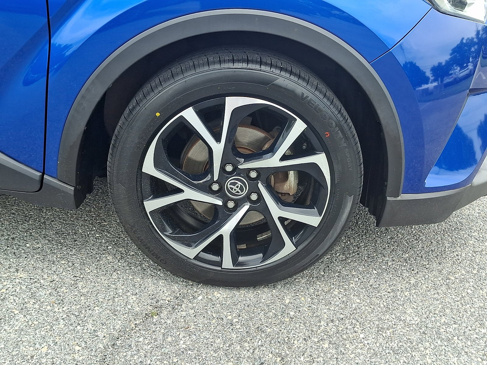Used 2019 Toyota C-HR XLE FWD image 8