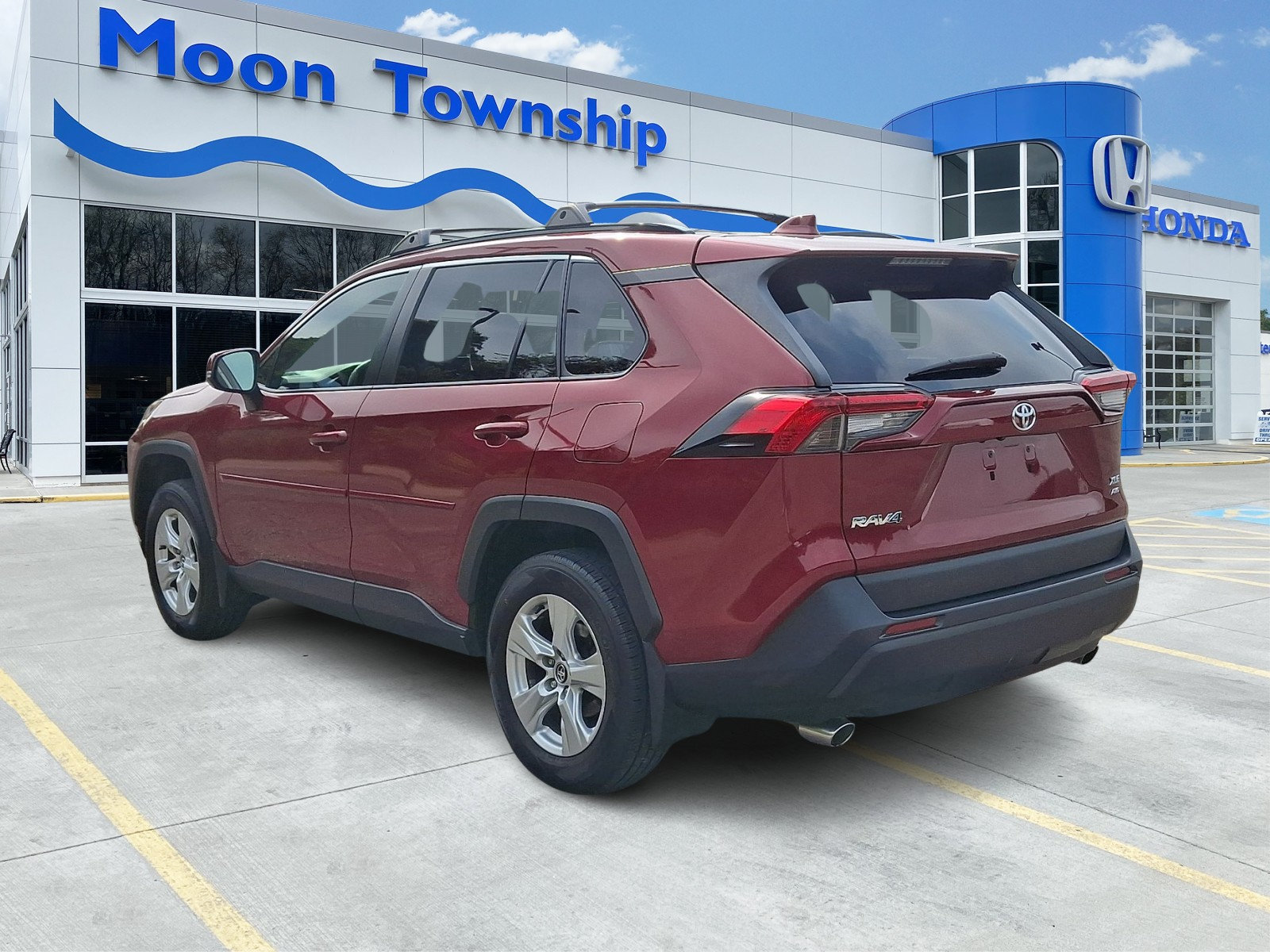 Used 2020 Toyota RAV4 XLE w/ Convenience Package AWD/4WD image 4