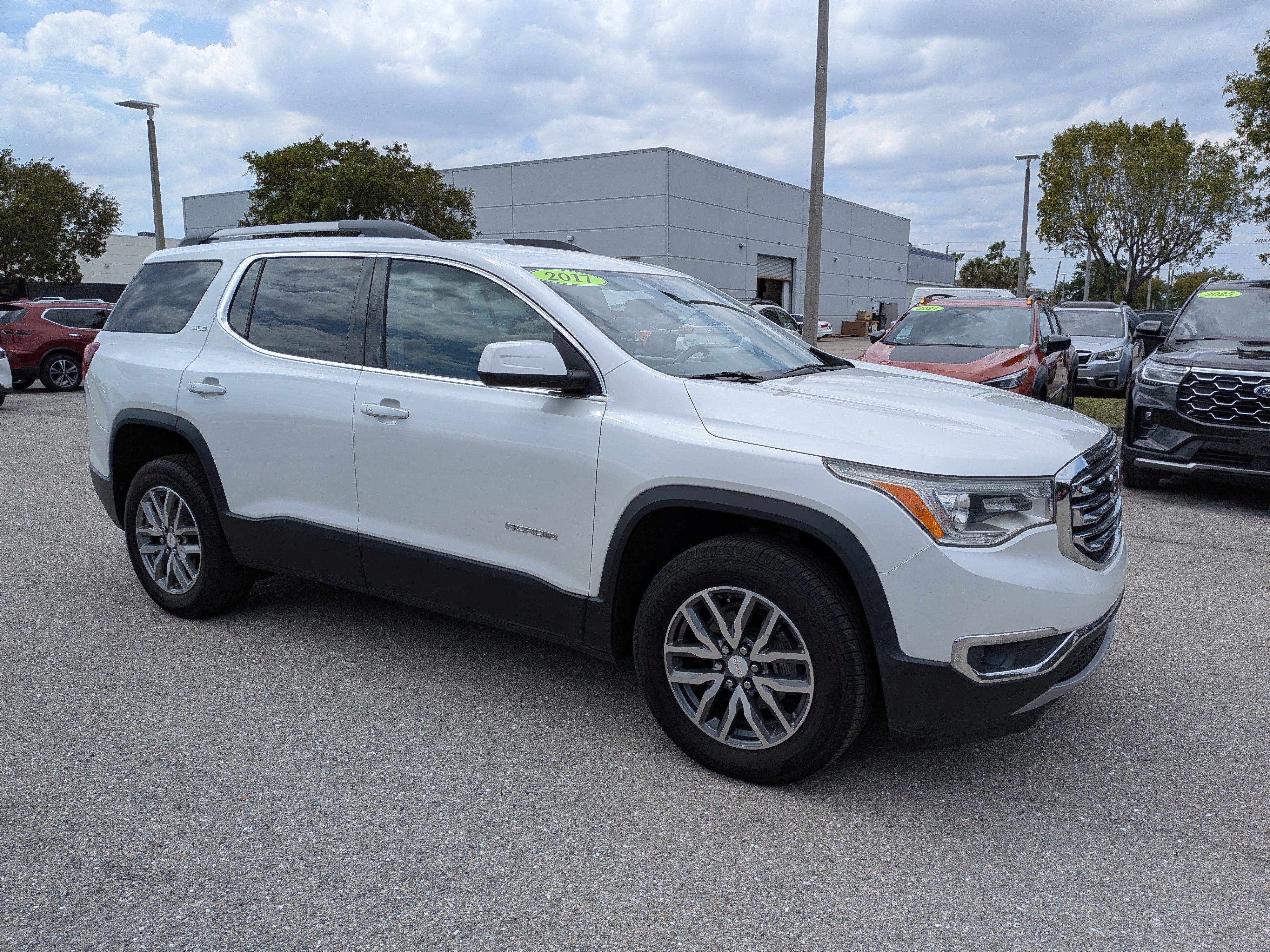 Used 2017 GMC Acadia SLE image 2