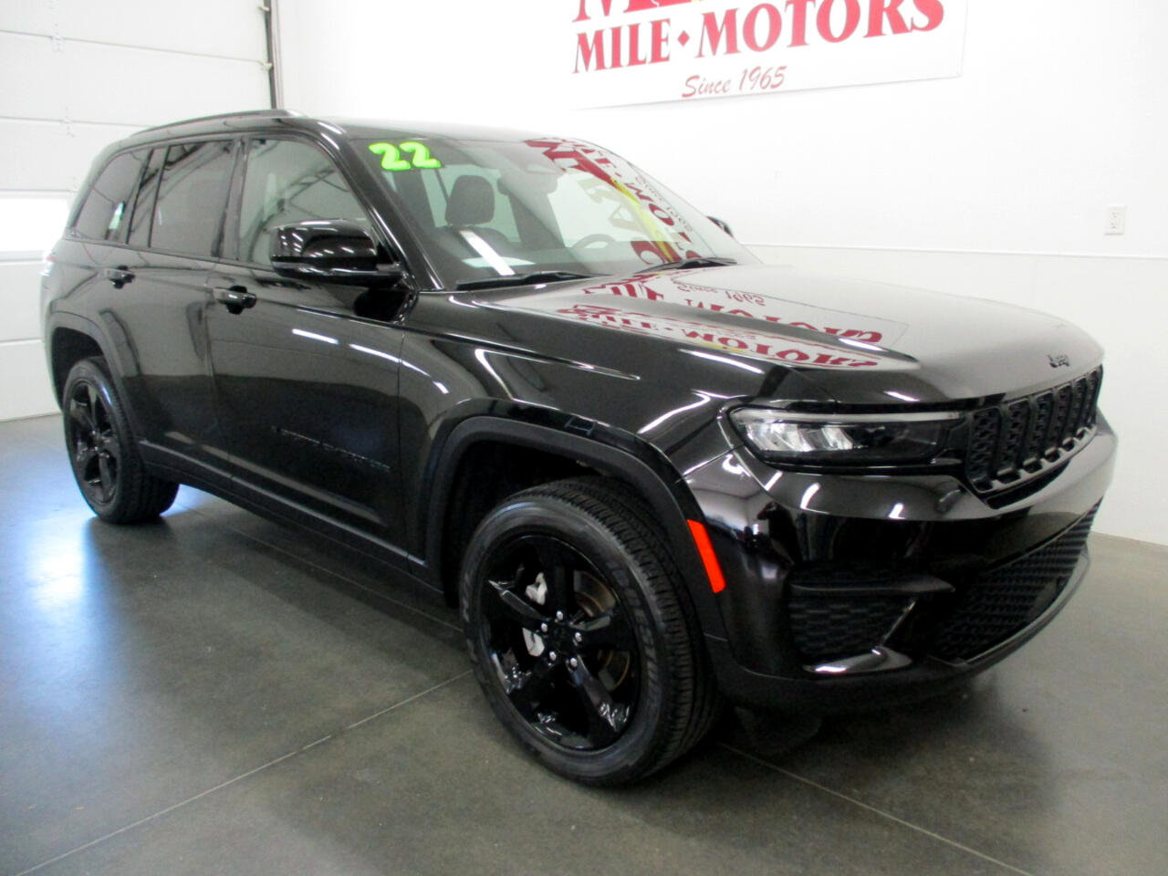 Used 2022 Jeep Grand Cherokee Altitude image 1