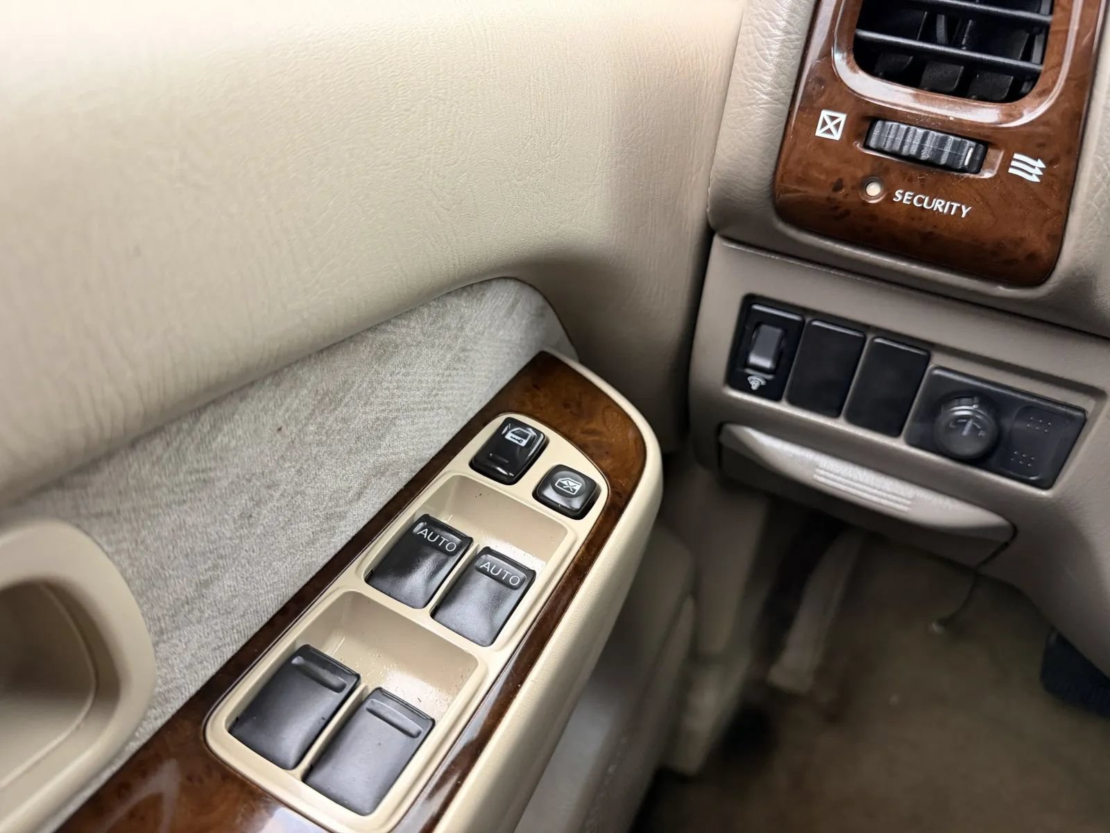 Used 2001 Nissan Pathfinder LE RWD image 12