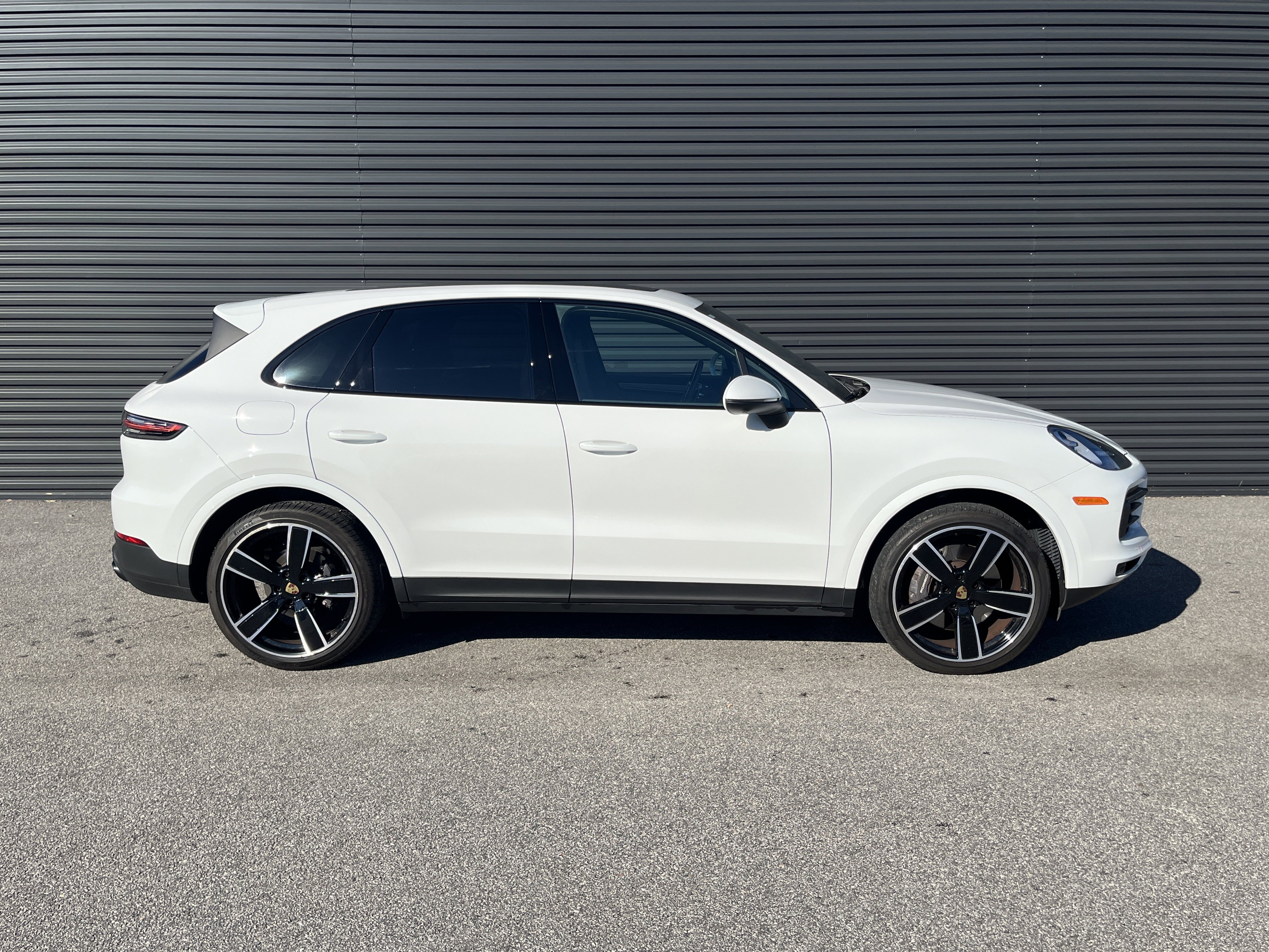 Certified 2023 Porsche Cayenne Platinum Edition image 8