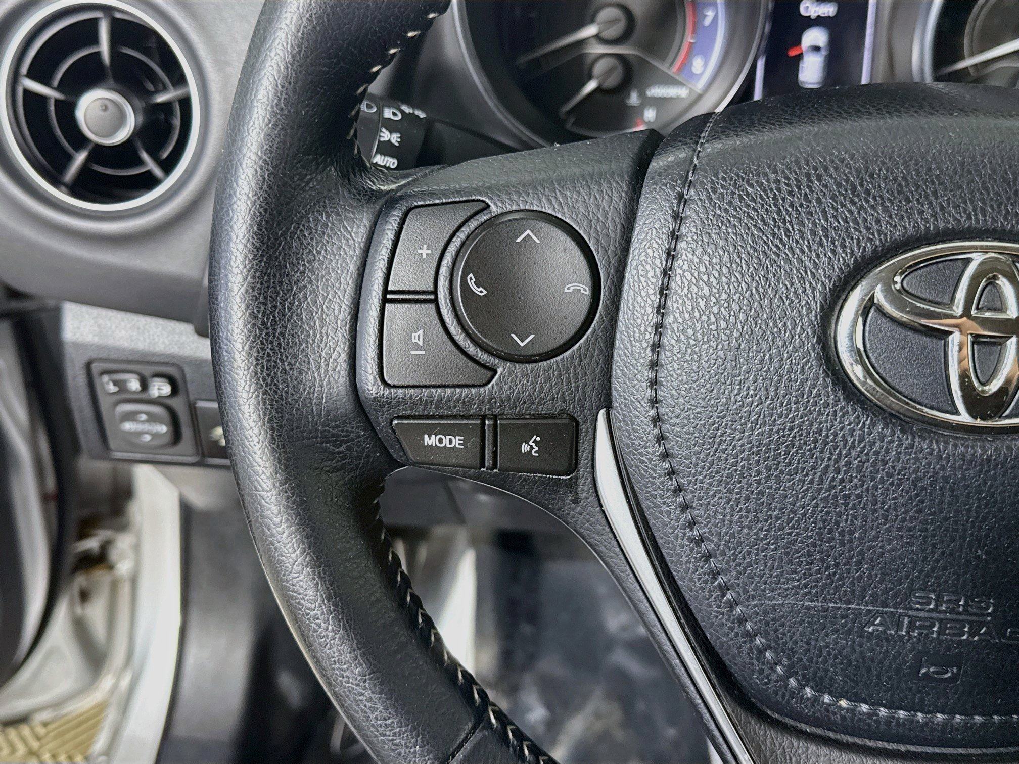 Used 2018 Toyota Corolla iM w/ All-Weather Mat Package FWD image 14