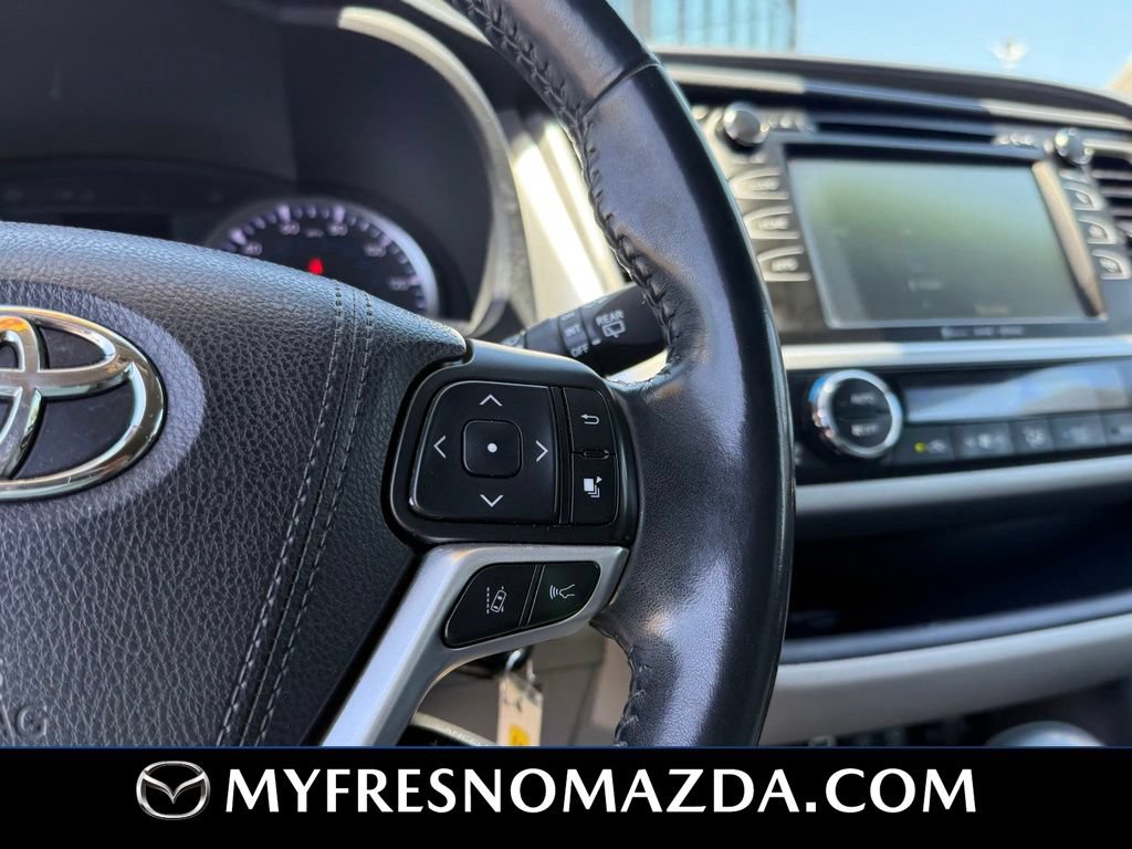 Used 2018 Toyota Highlander Plus w/ Preferred Accessory Package AWD/4WD image 23