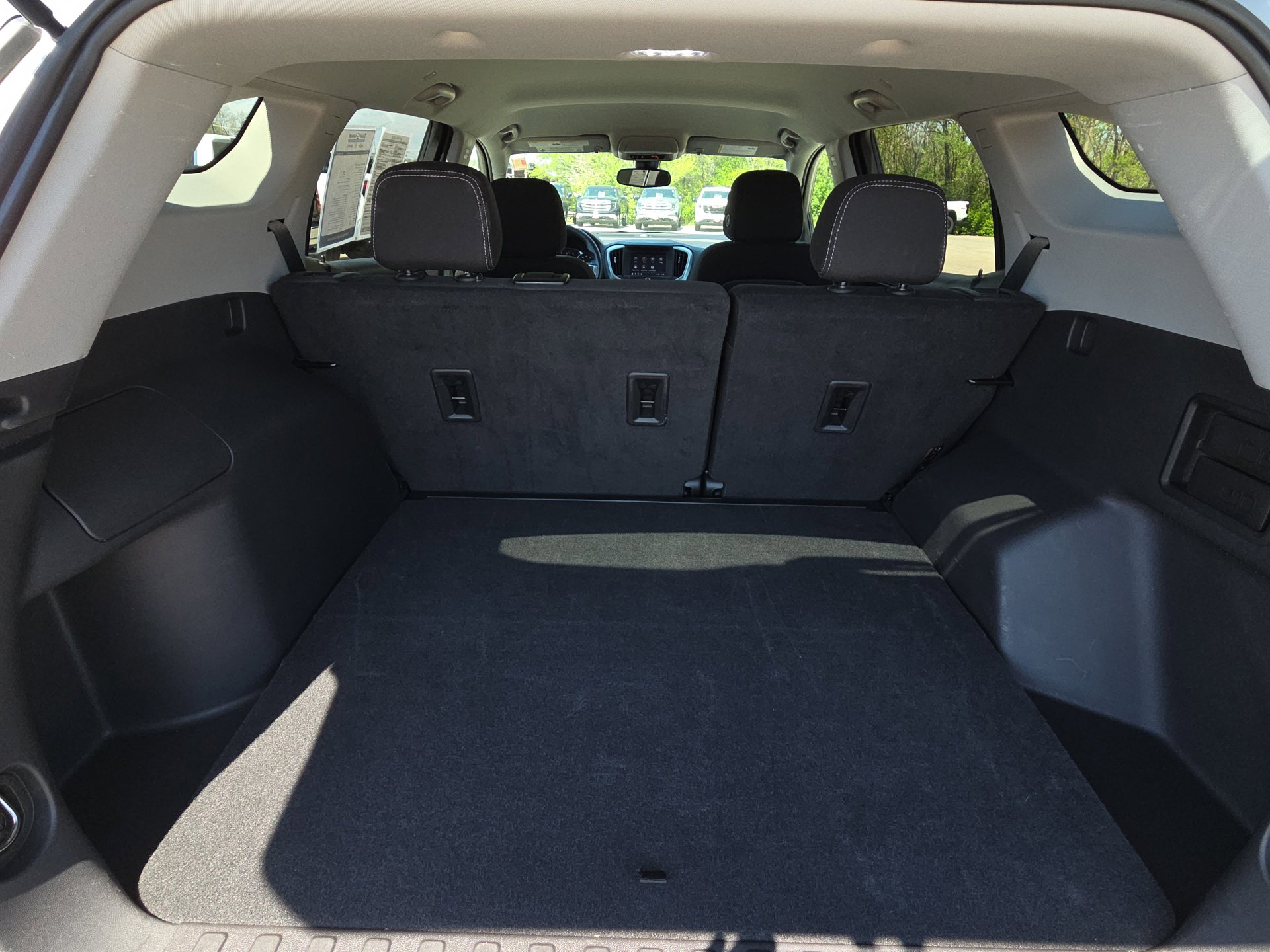 Used 2024 GMC Terrain SLE image 31