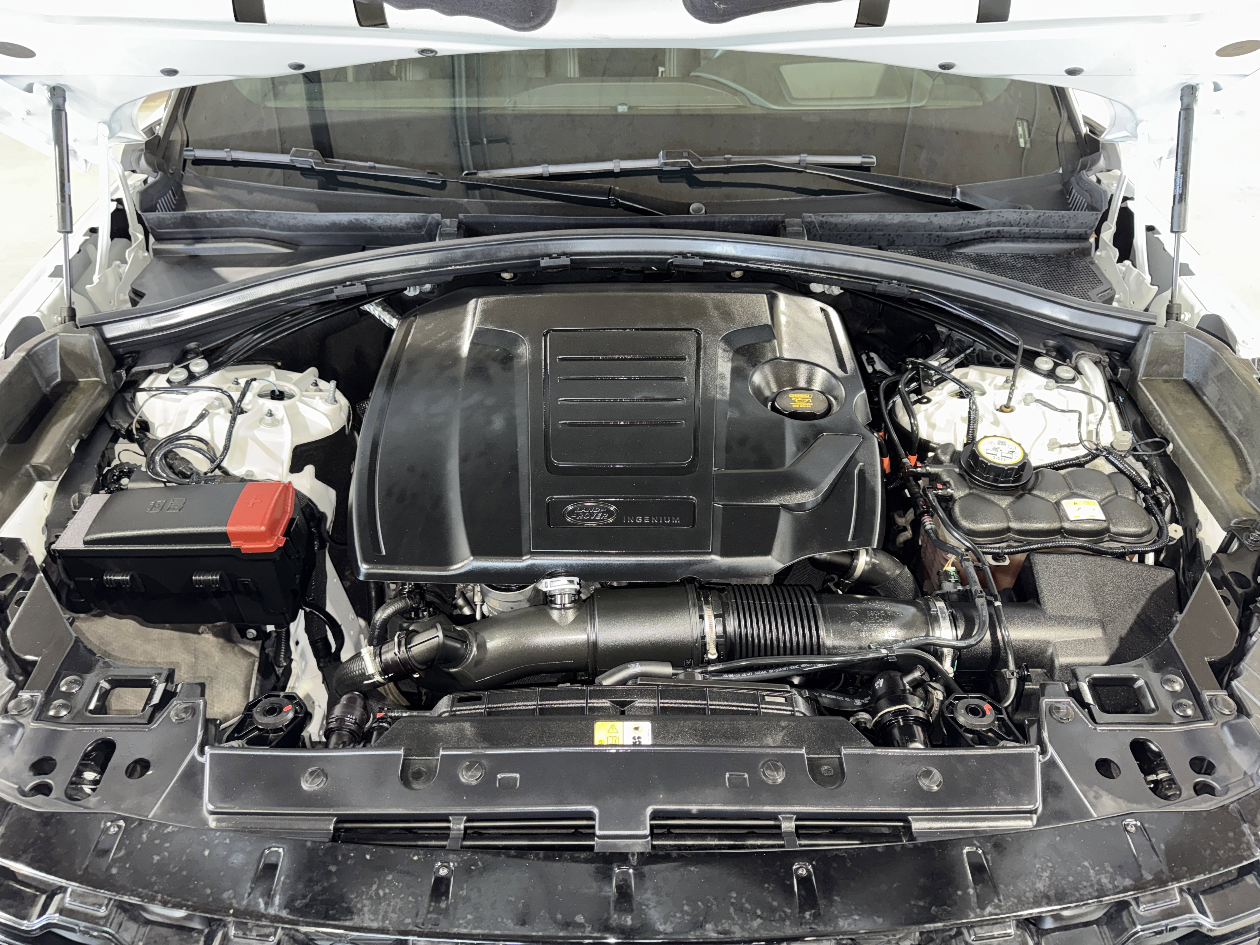 Used 2023 Land Rover Range Rover Velar R-Dynamic S image 34