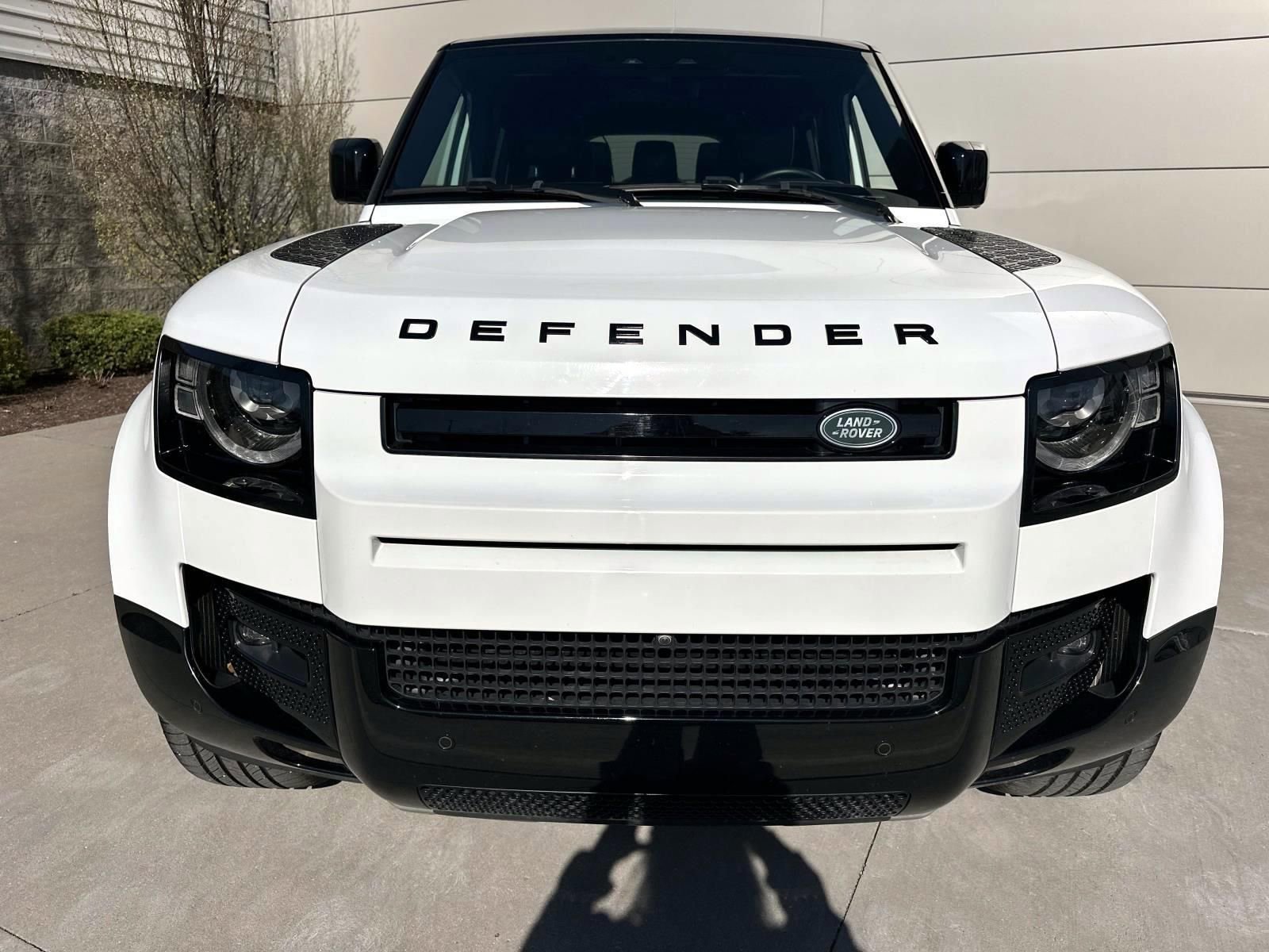 Used 2024 Land Rover Defender 130 X-Dynamic SE AWD/4WD image 2