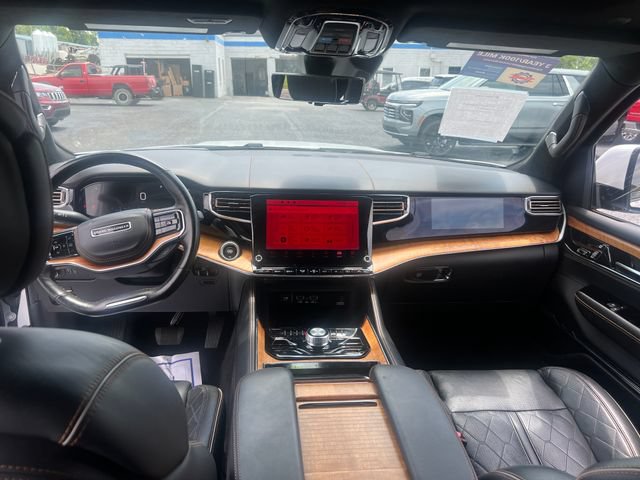 Used 2022 Jeep Grand Wagoneer Series III AWD/4WD image 12