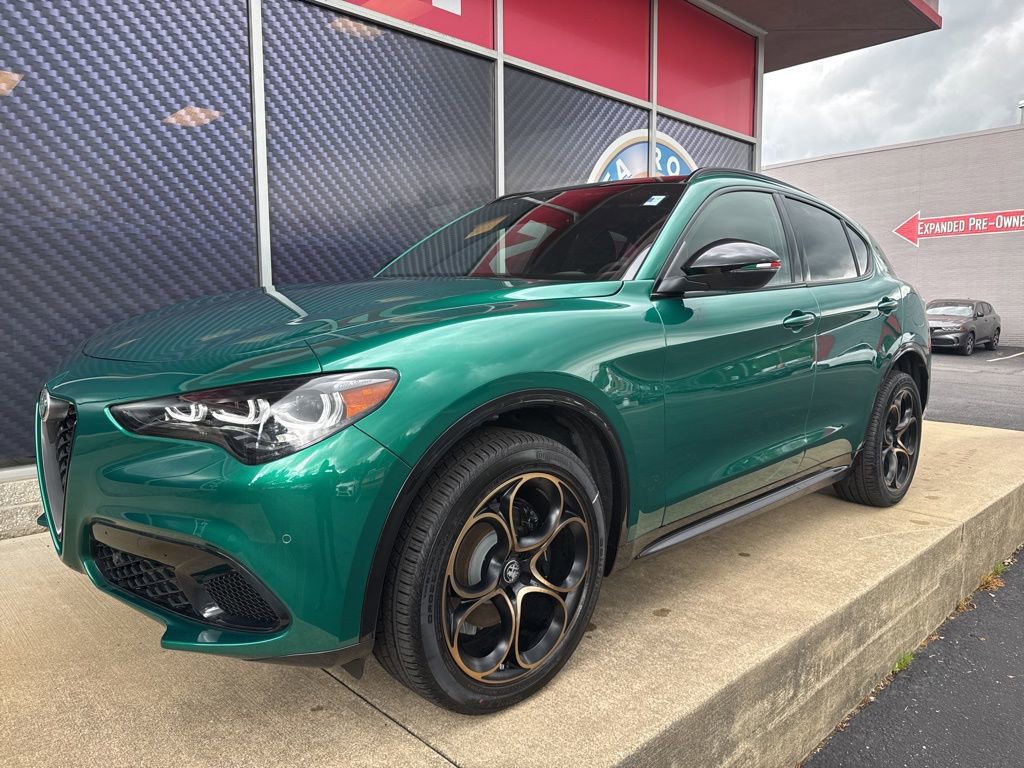 New 2025 Alfa Romeo Stelvio Sprint image 8