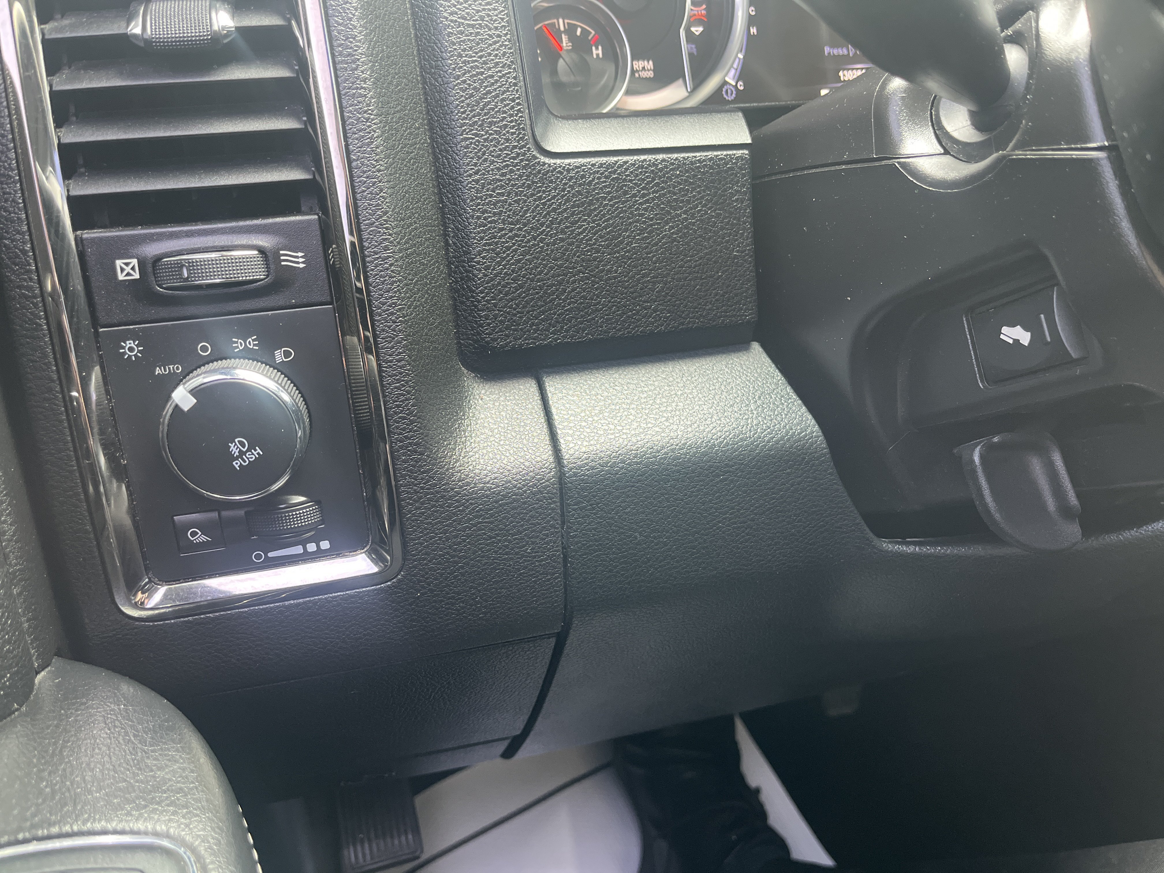 Used 2015 RAM 1500 Sport w/ Convenience Group AWD/4WD image 26