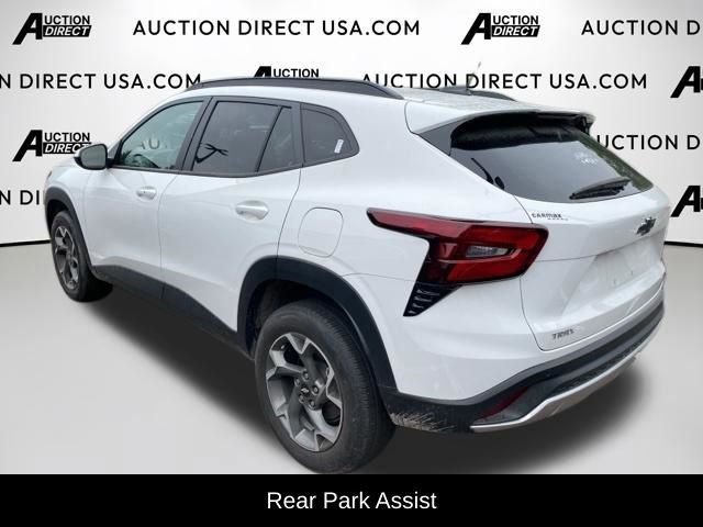 Used 2024 Chevrolet Trax LT w/ Driver Confidence Package FWD image 11