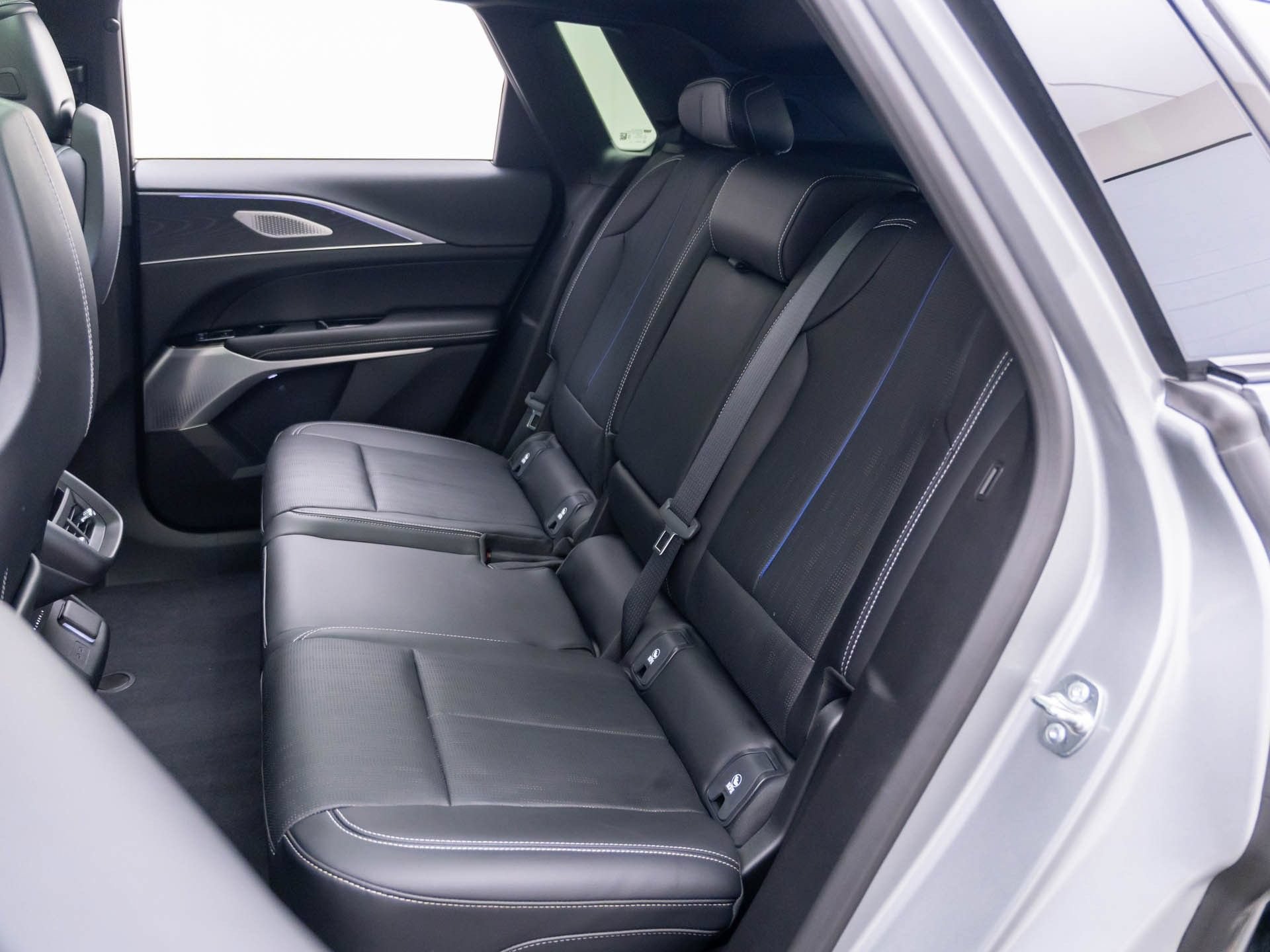 Certified 2025 Cadillac Lyriq Luxury w/ LPO, Floor Liner Package AWD/4WD image 21