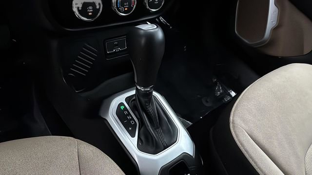 Used 2015 Jeep Renegade Latitude image 29