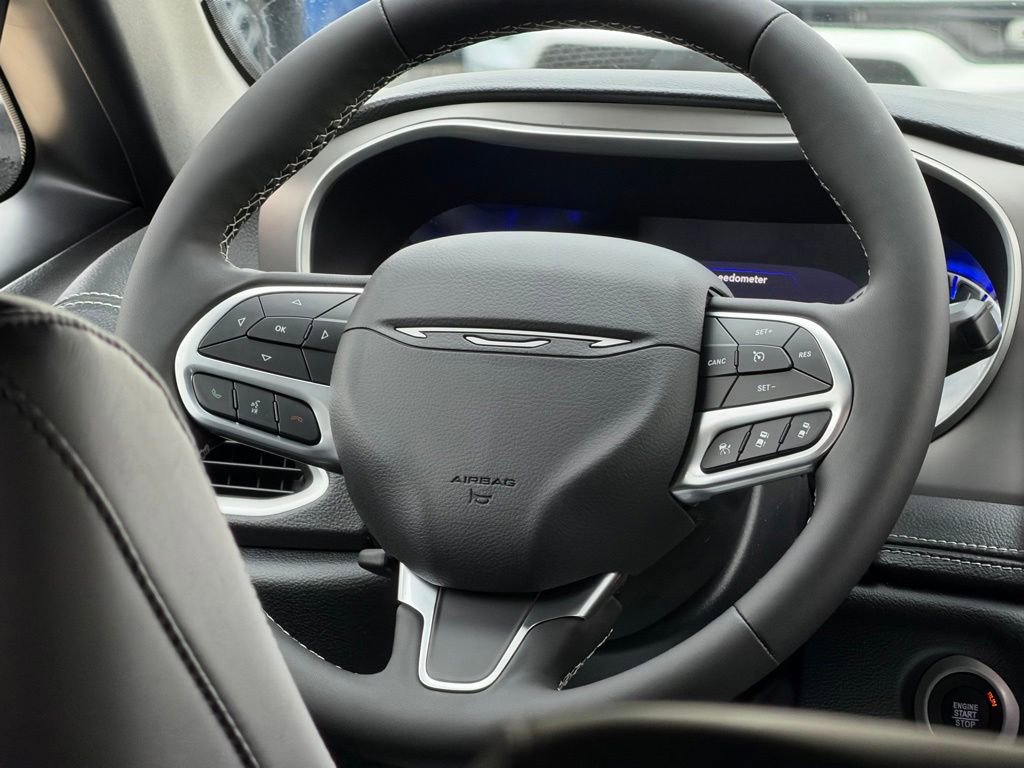 New 2027 Chrysler Pacifica Select FWD image 48