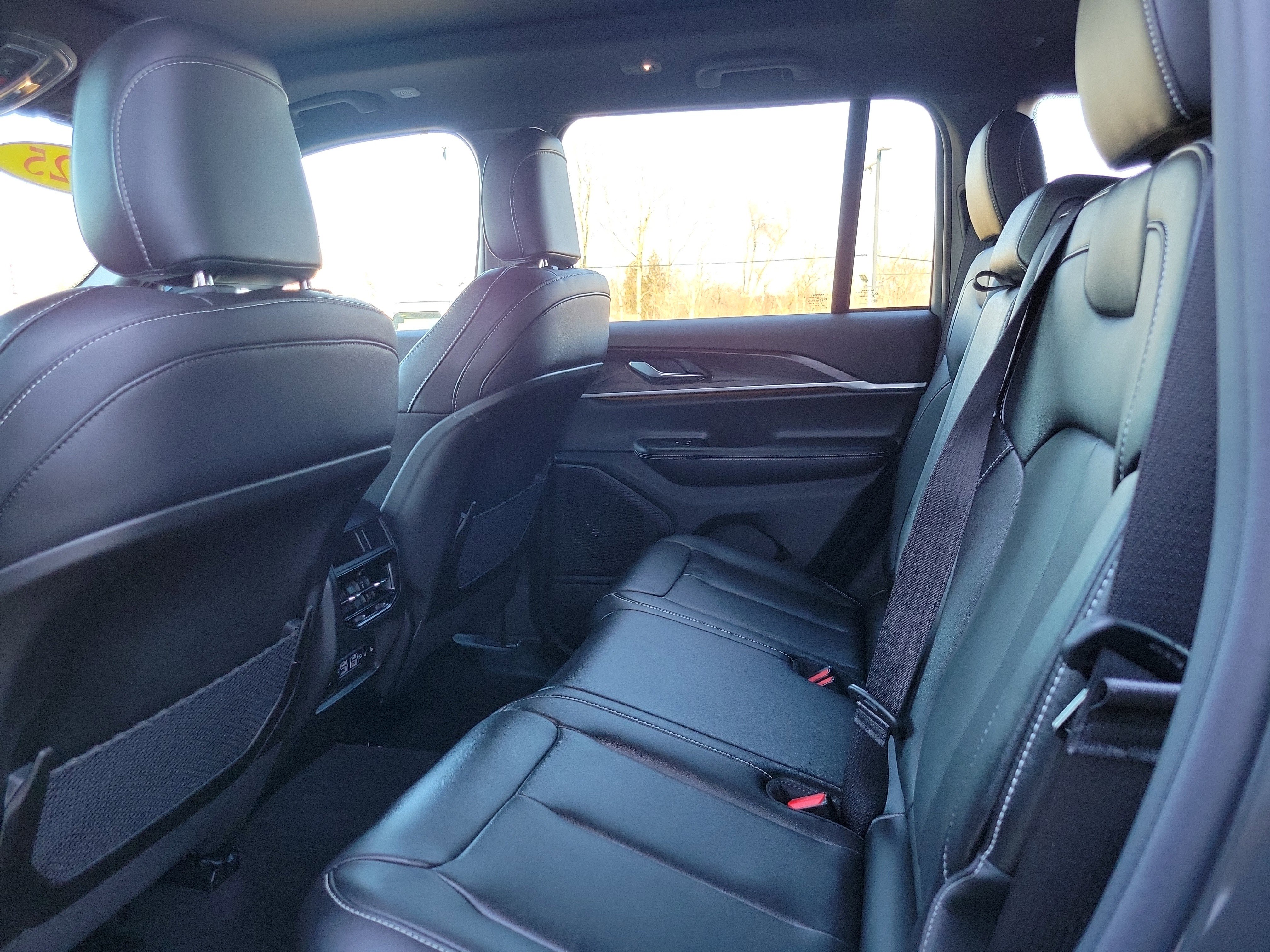 Used 2025 Jeep Grand Cherokee Limited w/ Trailer Tow Package image 19