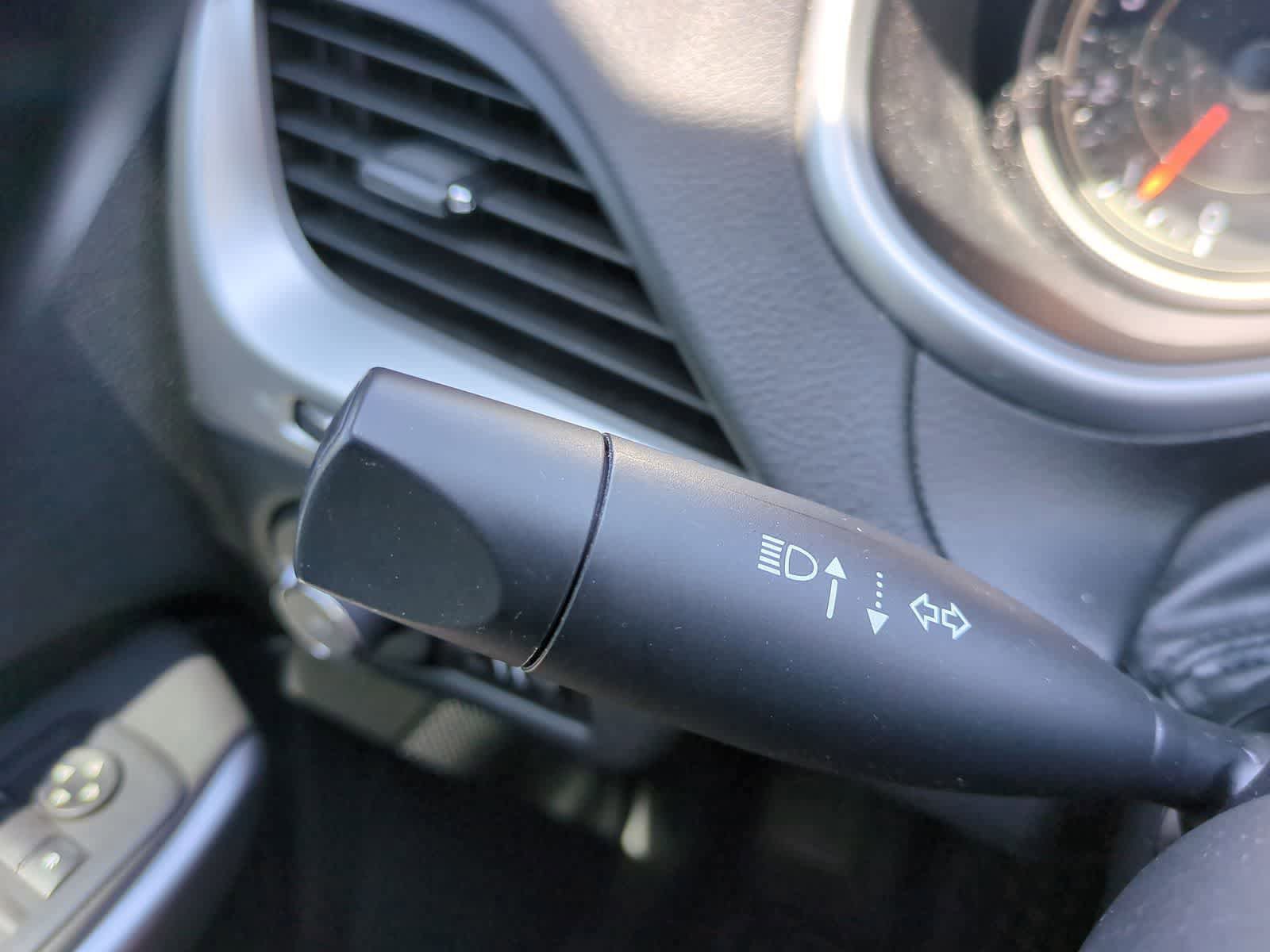 Used 2018 Jeep Cherokee Latitude Plus w/ Cold Weather Group FWD image 26