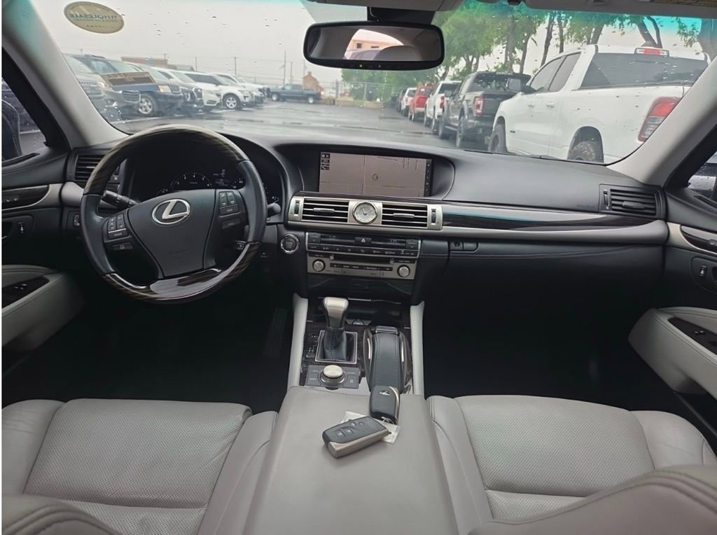 Used 2017 Lexus LS 460 RWD image 5