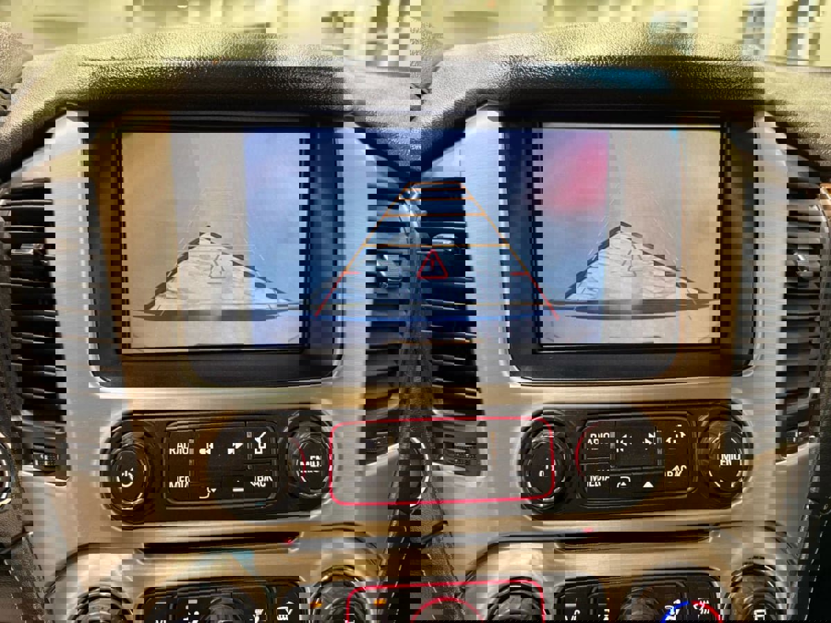 Used 2015 GMC Yukon Denali w/ Premium Package image 19