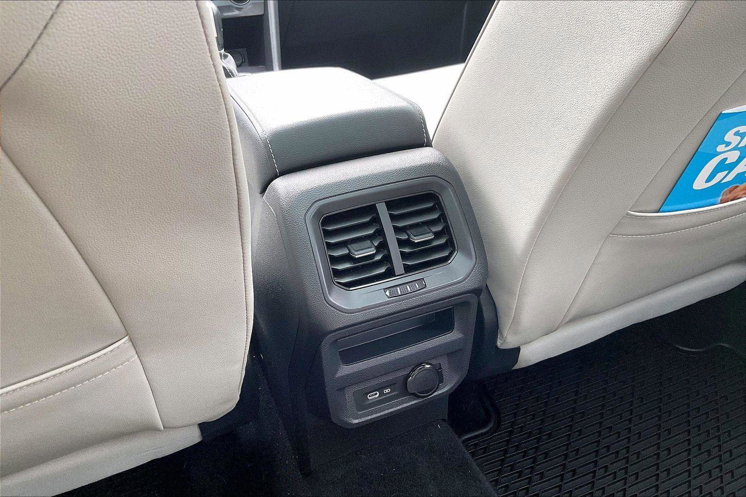 Used 2021 Volkswagen Tiguan SE w/ Panoramic Sunroof Package image 25