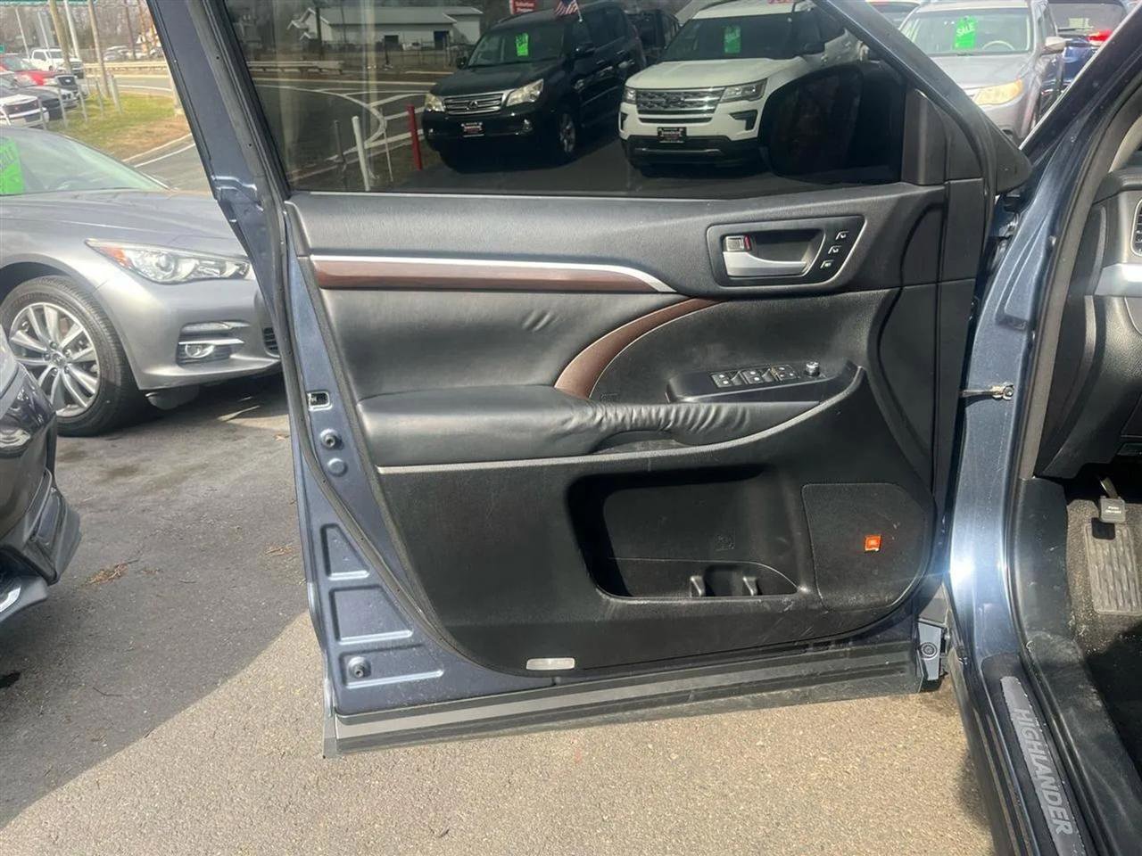 Used 2015 Toyota Highlander Limited image 14