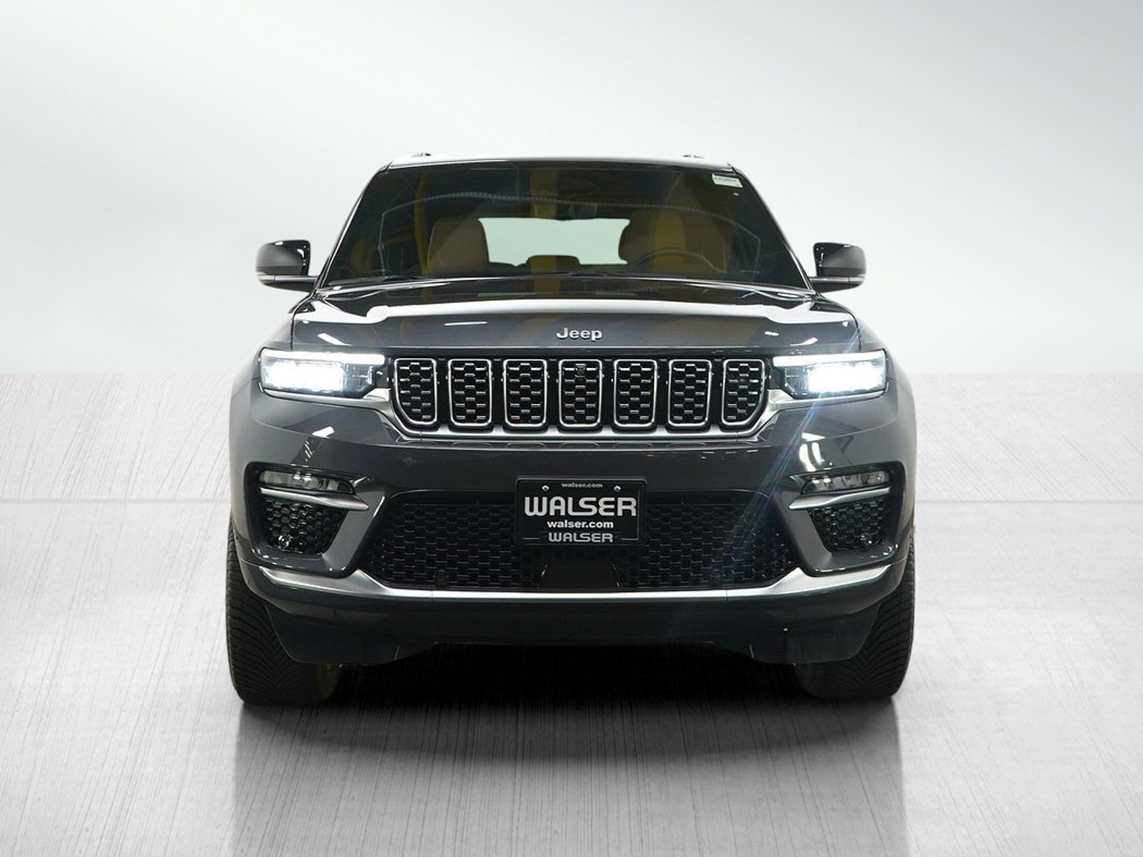 Used 2024 Jeep Grand Cherokee Summit AWD/4WD image 8
