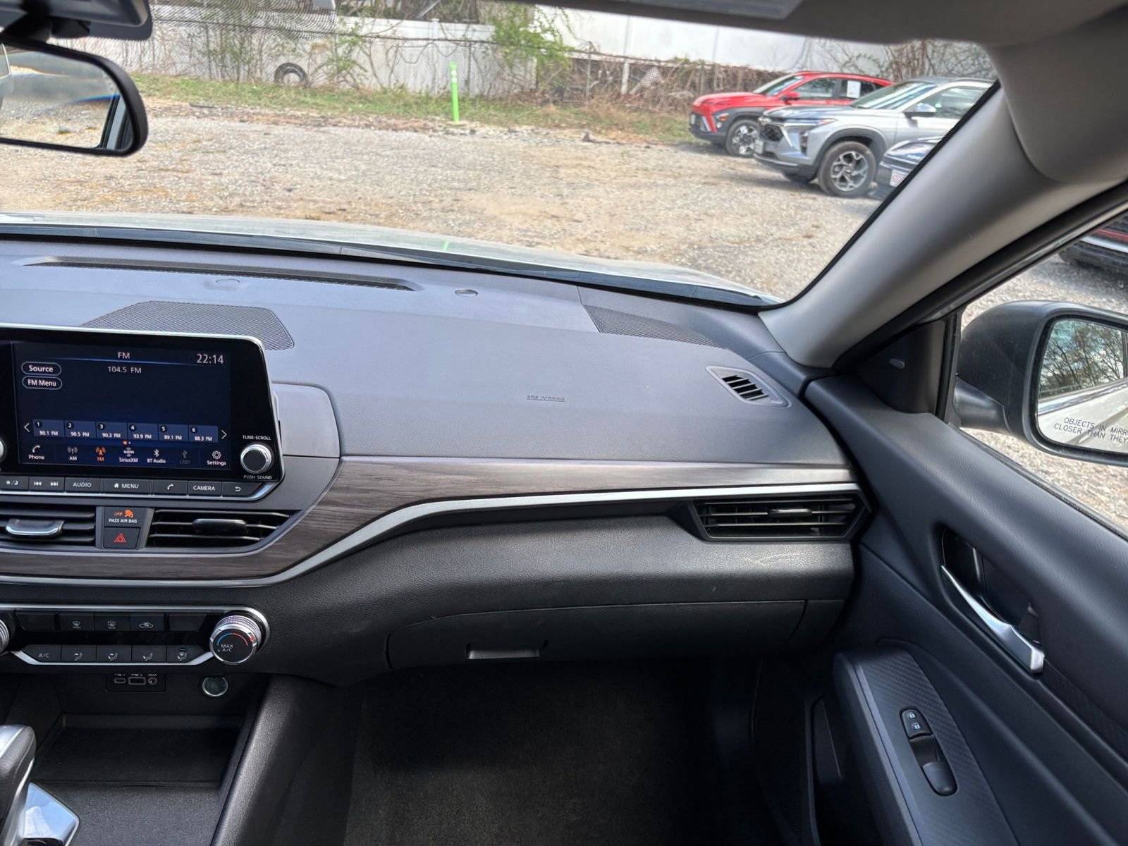 Used 2025 Nissan Altima 2.5 SV FWD image 37