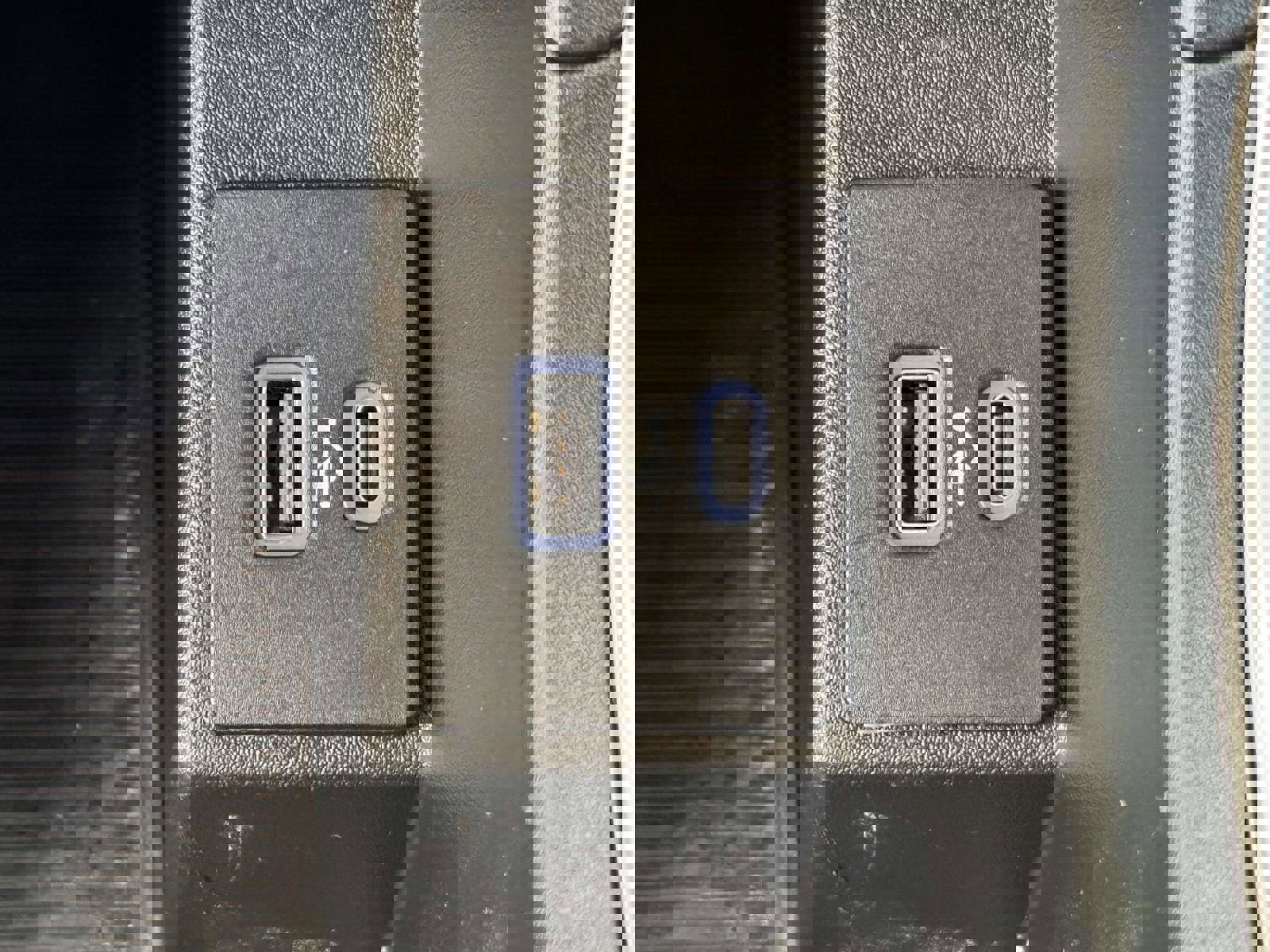 Used 2024 Ford Edge SEL image 18