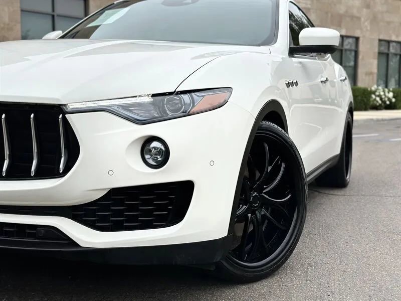 Used 2018 Maserati Levante AWD/4WD image 11