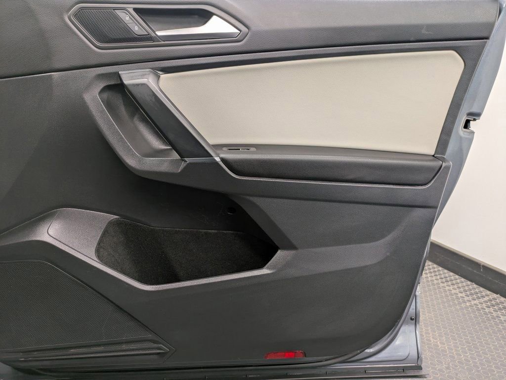Used 2020 Volkswagen Tiguan SEL image 29