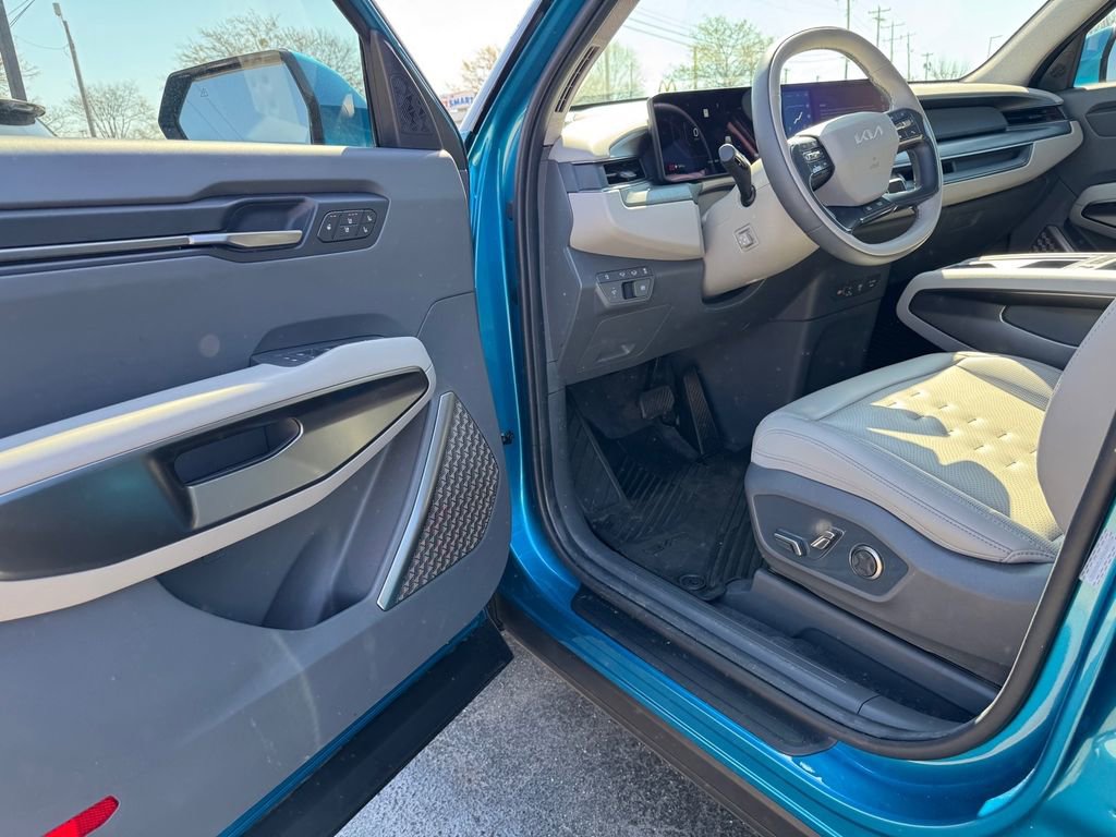 Certified 2026 Kia EV9 Wind image 14