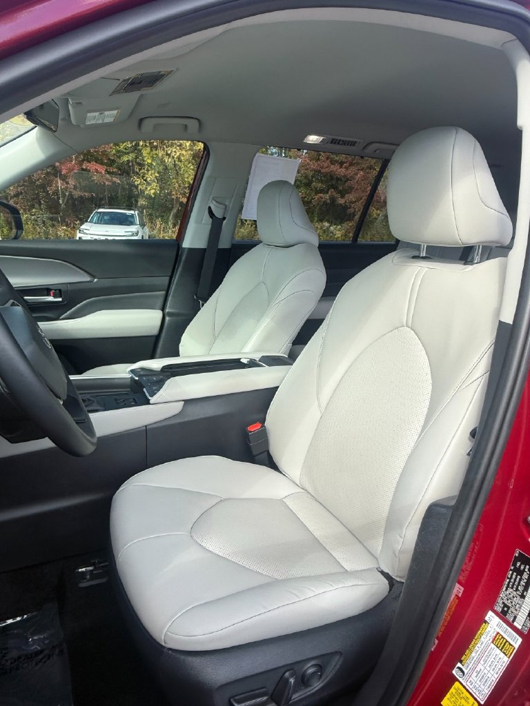 Used 2026 Toyota Grand Highlander AWD image 29
