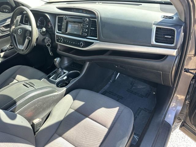 Used 2019 Toyota Highlander LE w/ Carpet Mat Package (TMS) image 27