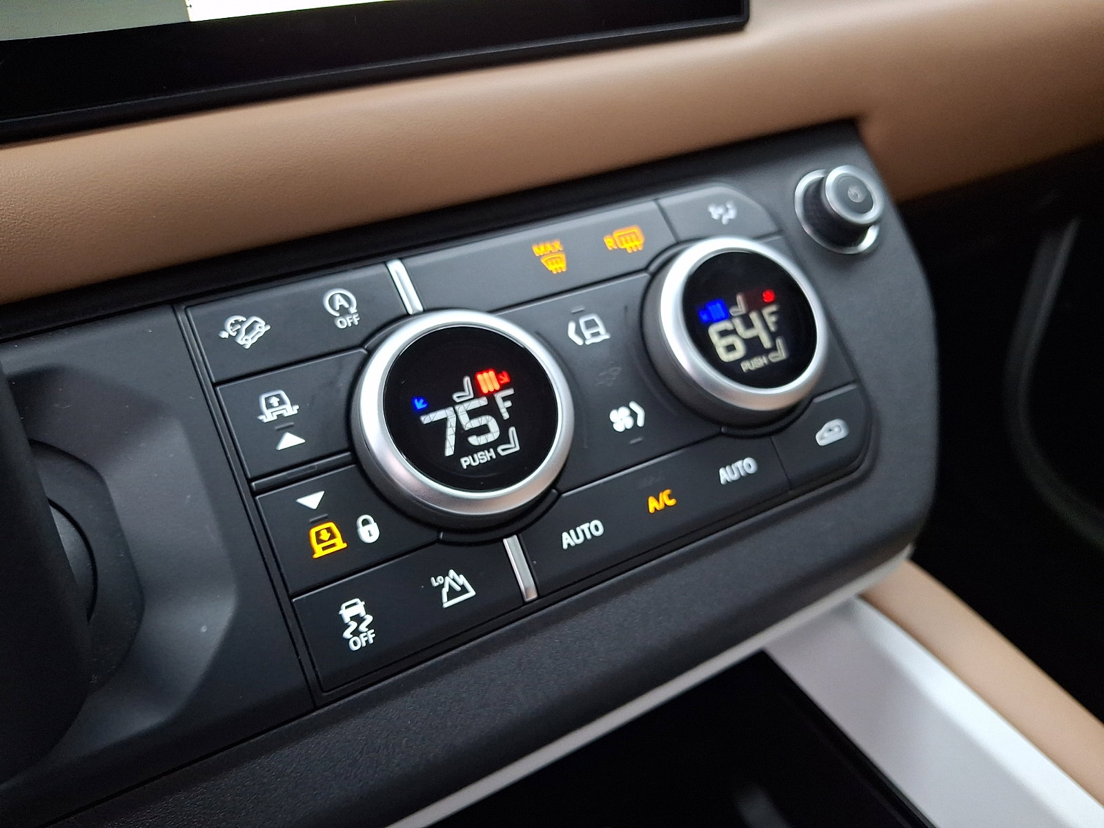 Used 2025 Land Rover Defender 130 S image 16