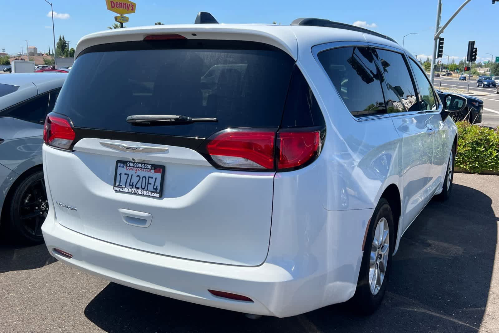 Used 2021 Chrysler Voyager Lxi image 4