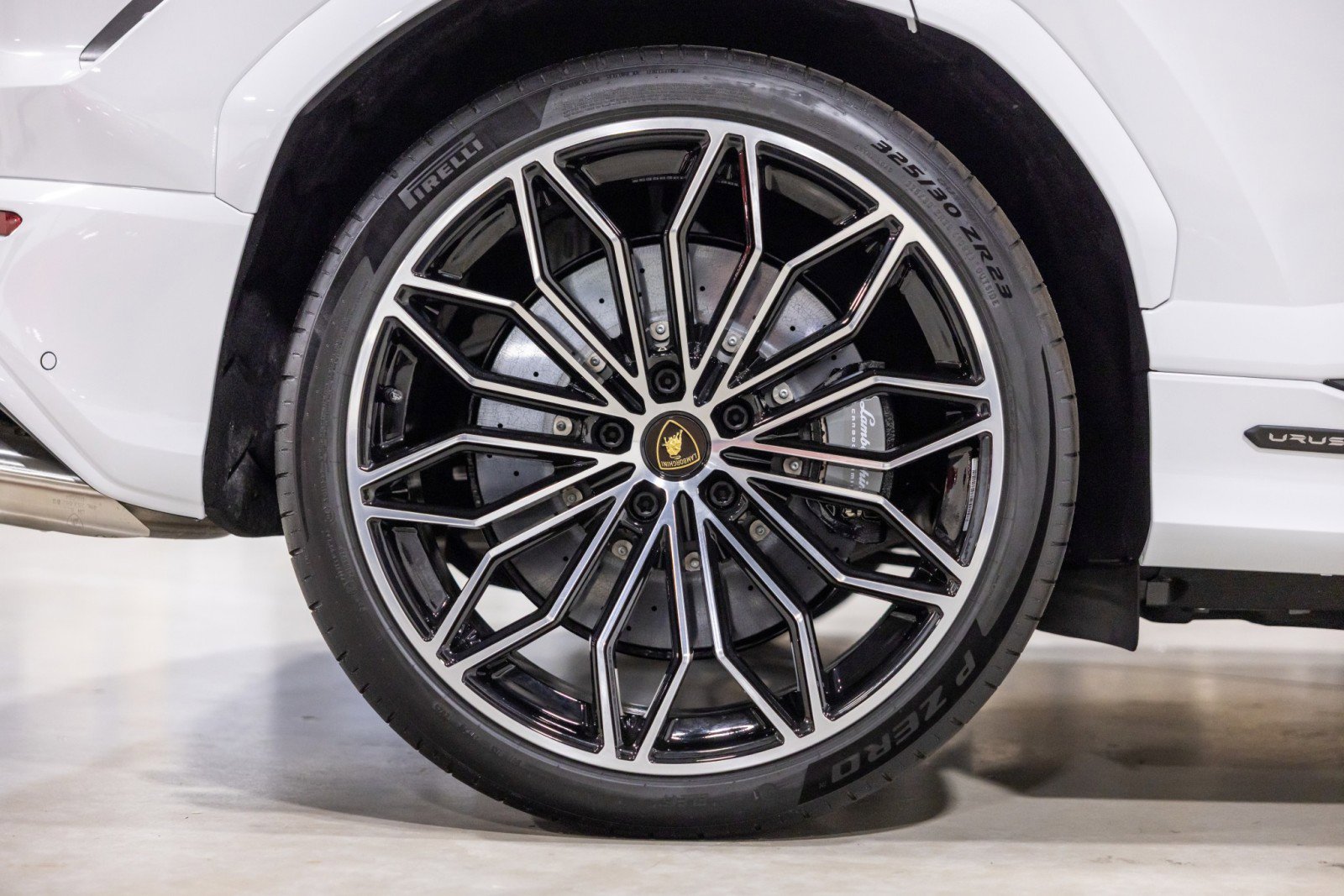 Used 2025 Lamborghini Urus SE image 26