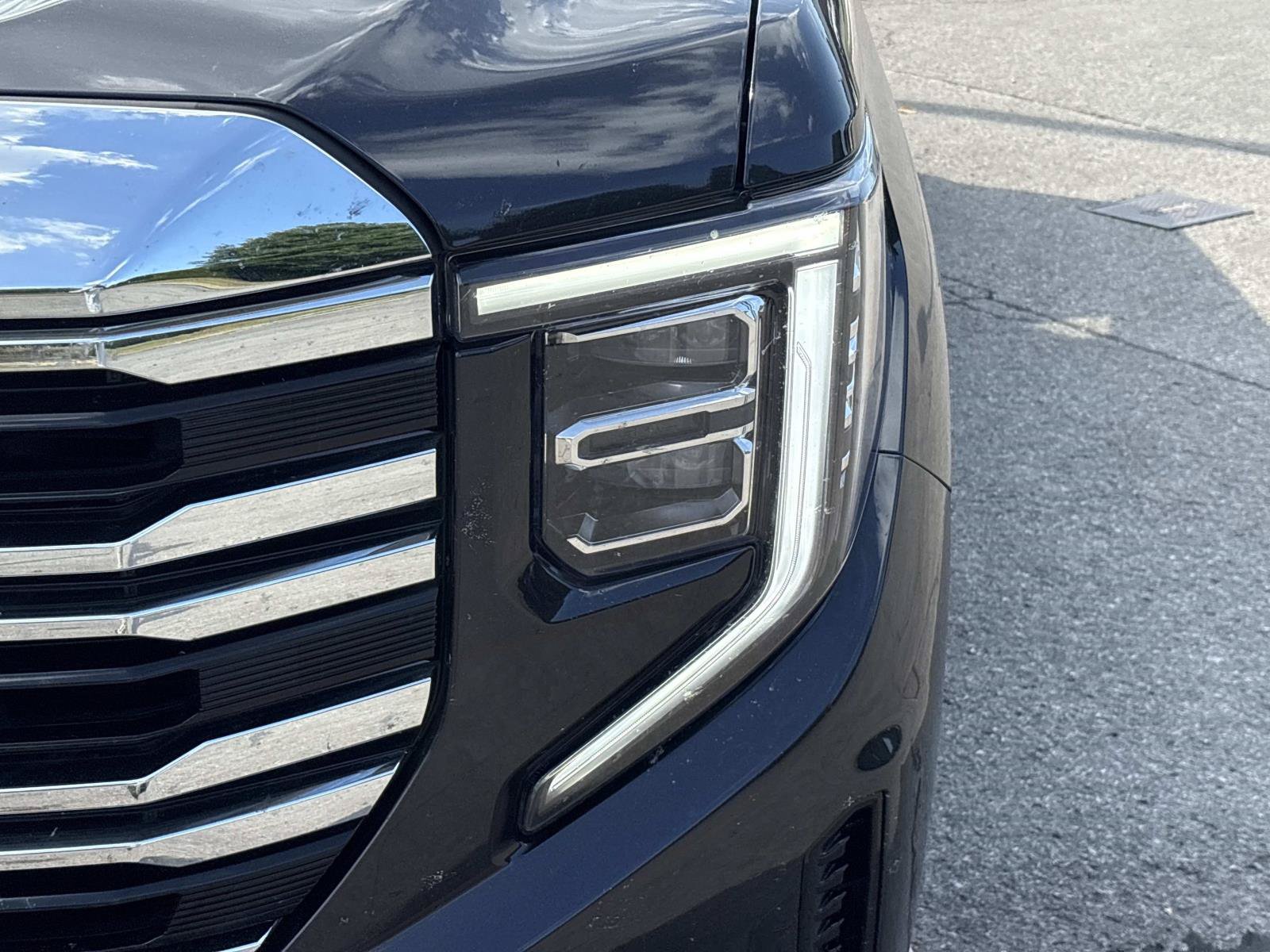 Used 2024 GMC Sierra 1500 SLT w/ SLT Premium Plus Package AWD/4WD image 11