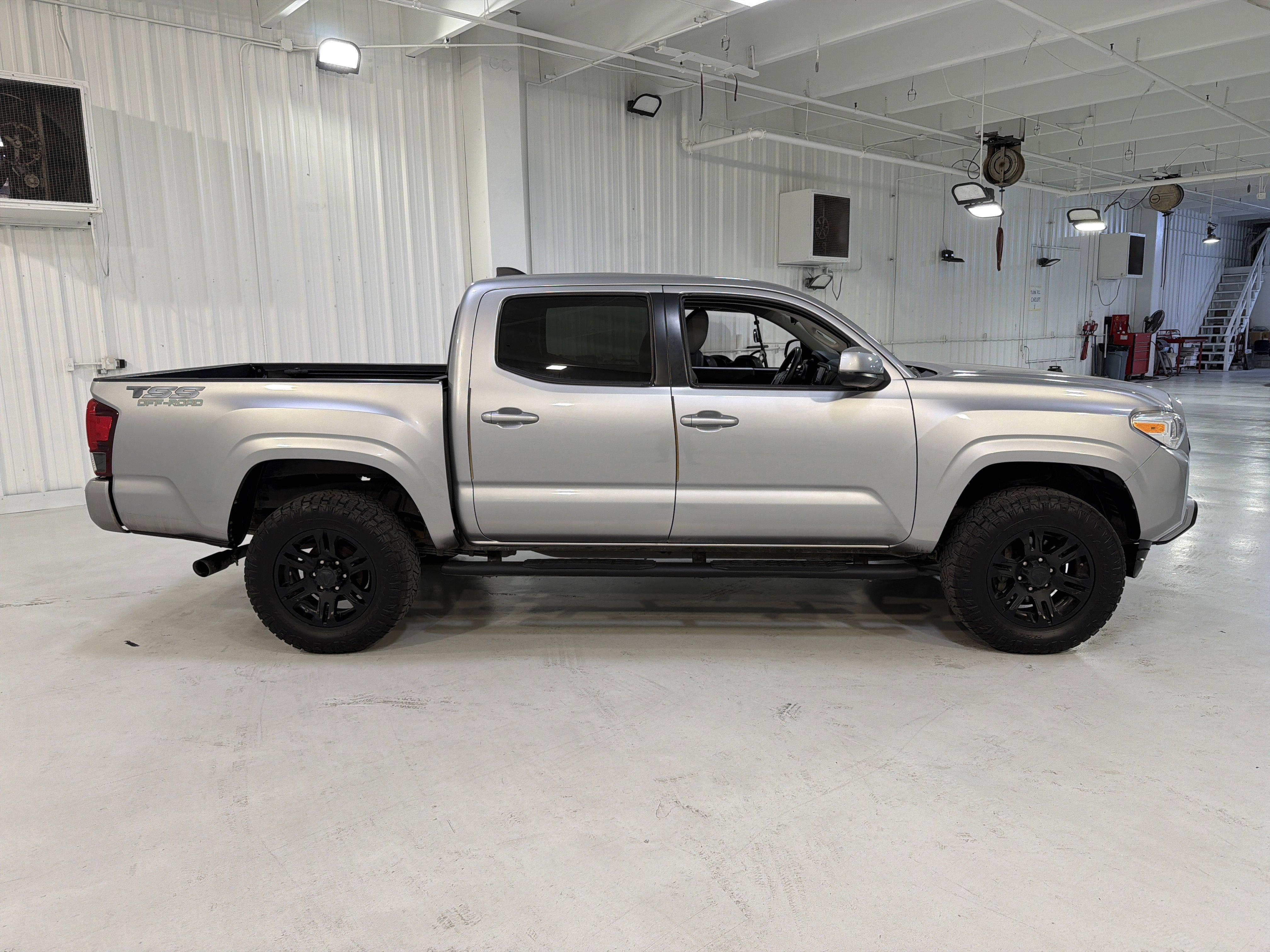 Used 2020 Toyota Tacoma SR w/ SR Convenience Package image 6