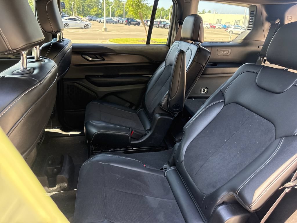 Used 2025 Jeep Grand Cherokee L Altitude AWD/4WD image 32