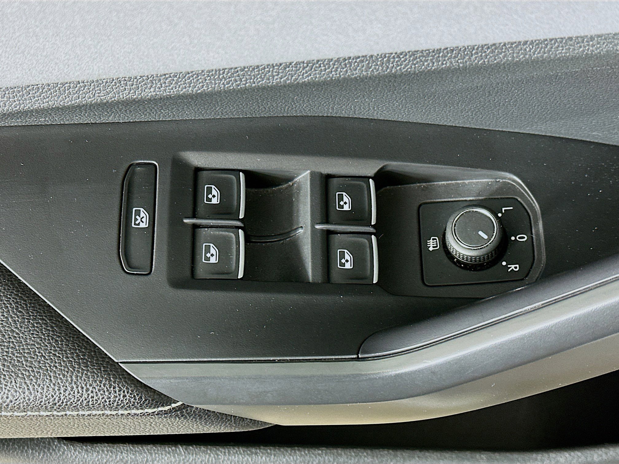 Used 2025 Volkswagen Jetta SE image 15