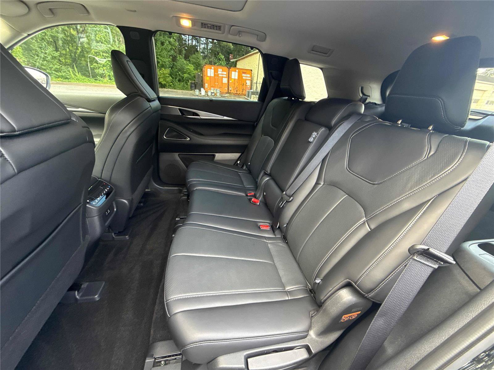 Used 2025 INFINITI QX60 Luxe FWD image 12