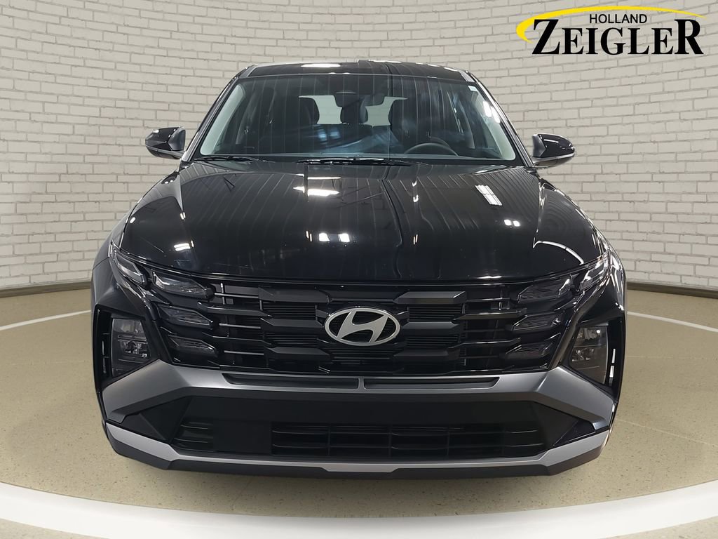 Certified 2025 Hyundai Tucson SE image 2
