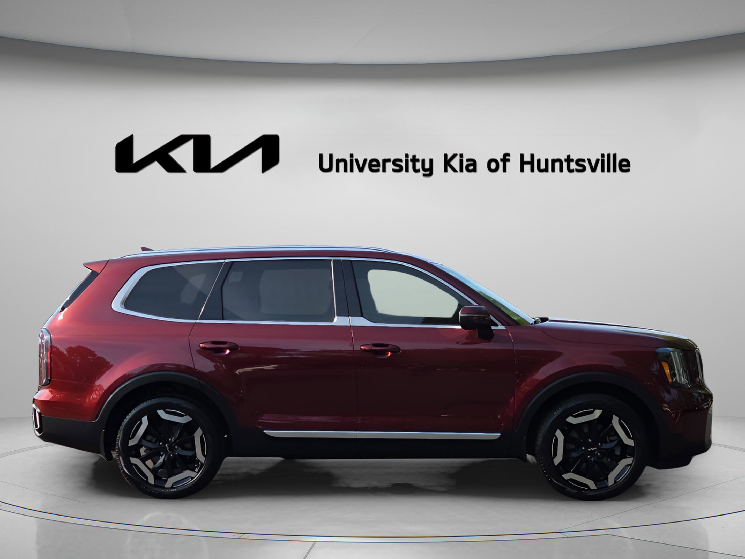 Used 2023 Kia Telluride EX w/ EX Captain's Chair Package image 8