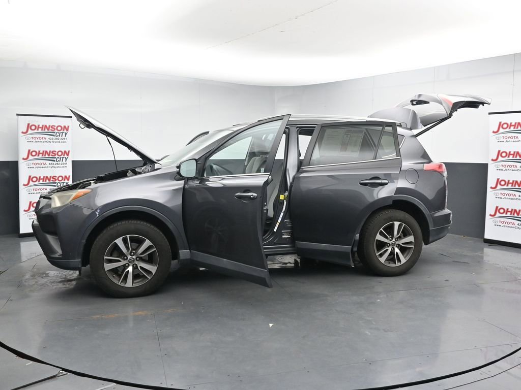 Used 2017 Toyota RAV4 XLE AWD/4WD image 28