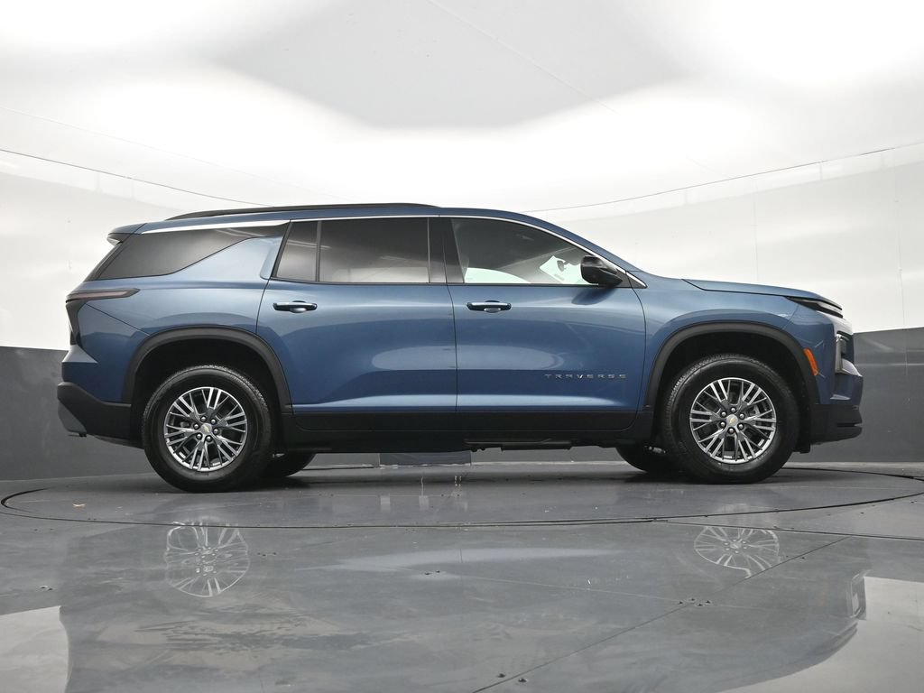Used 2025 Chevrolet Traverse LT w/ Driver Confidence Package FWD image 34