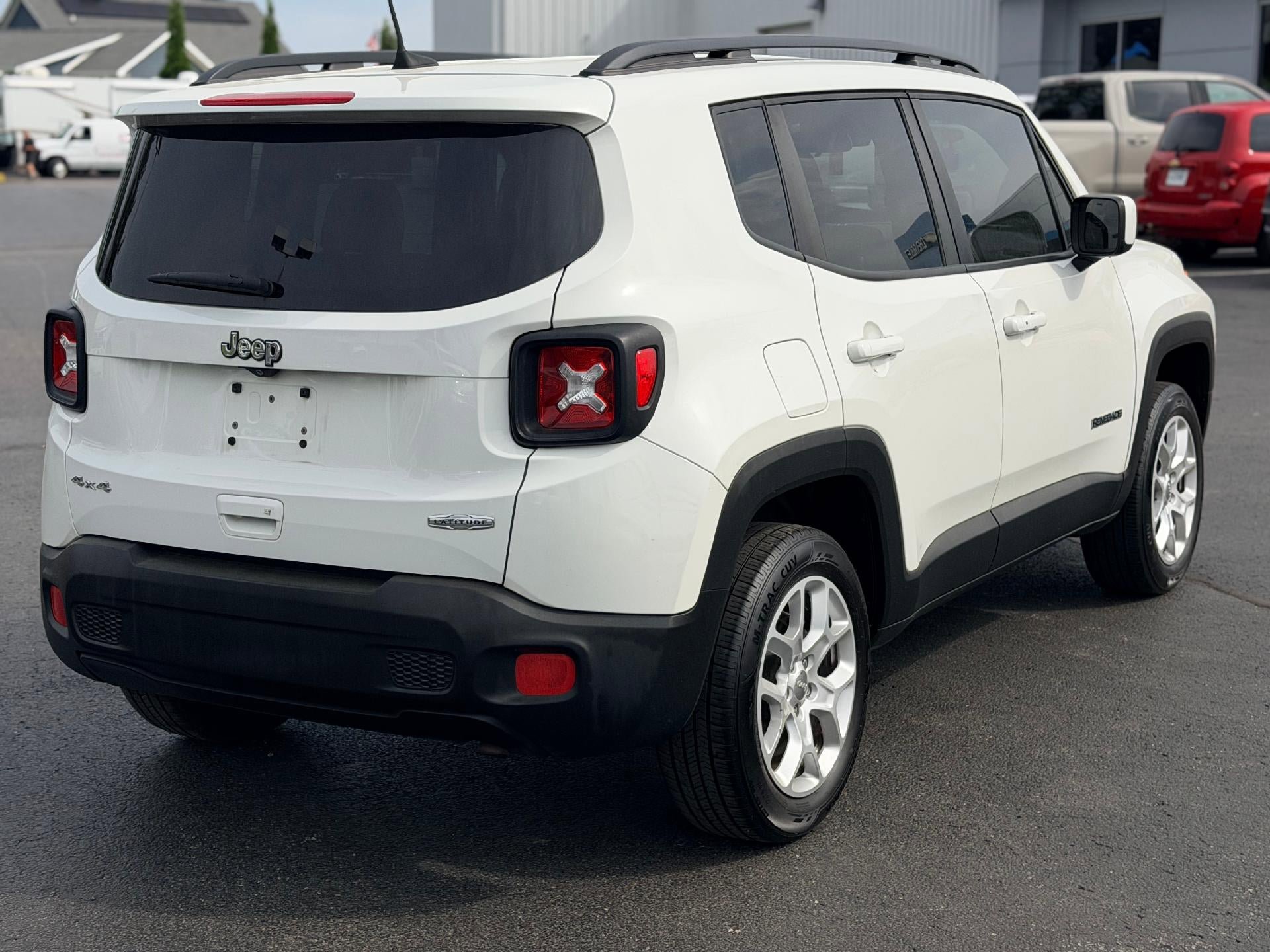 Used 2018 Jeep Renegade Latitude AWD/4WD image 5